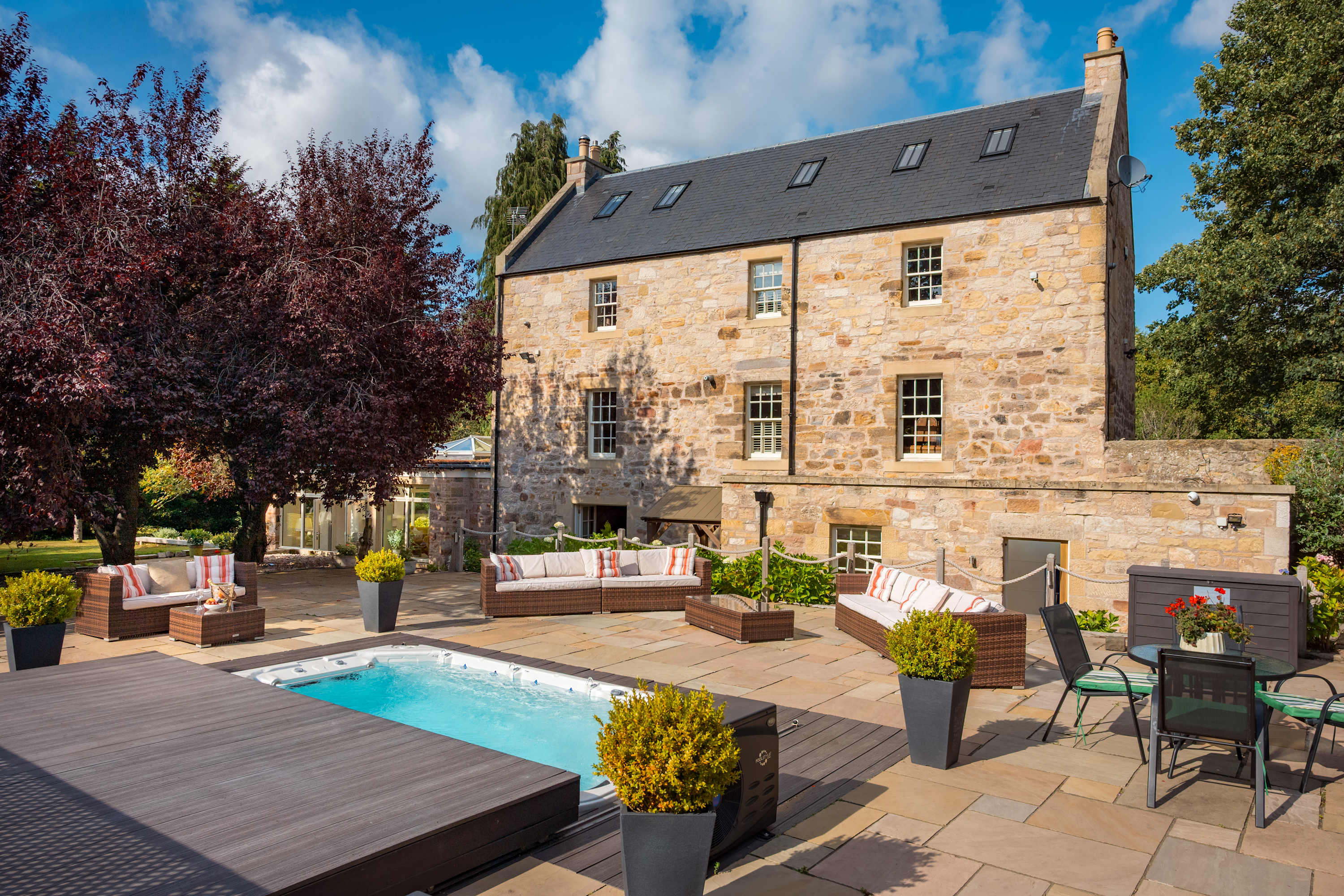 House Helm Heather Dalkeith: Luxury 6-Bedroom House with Hot Tub and Countryside Views, Midlothian