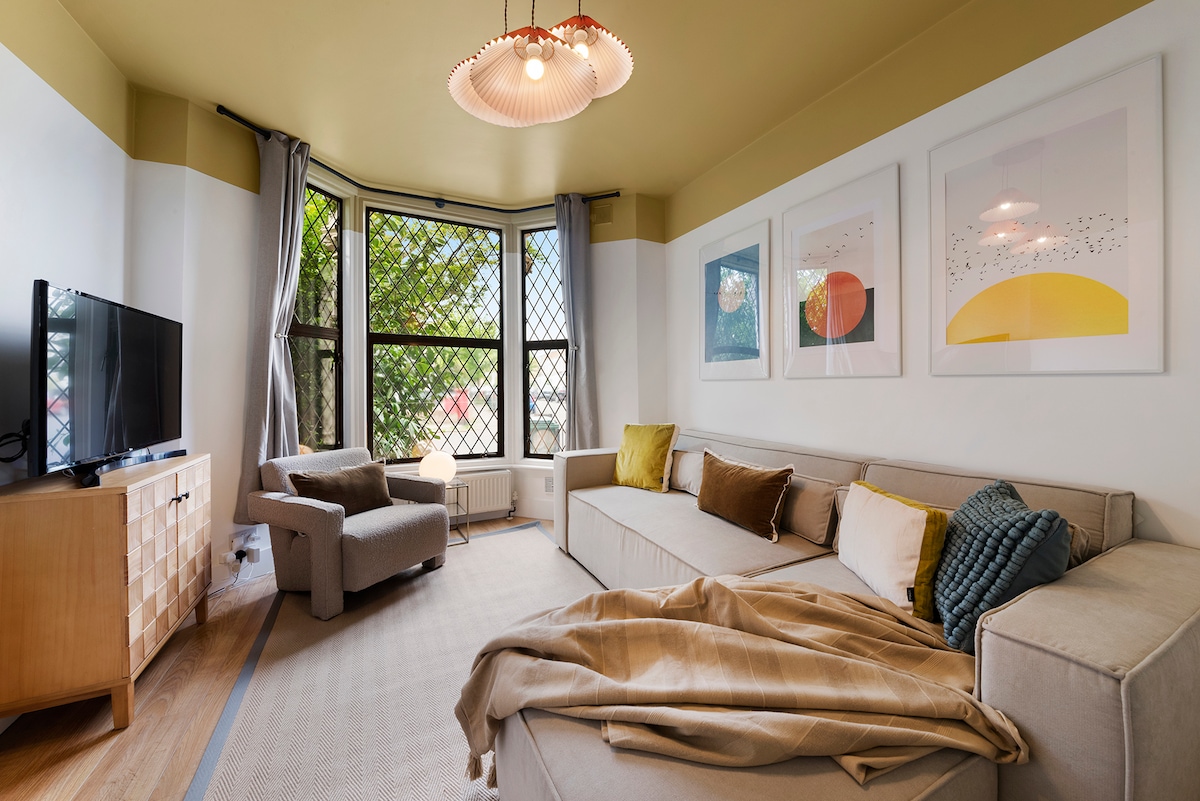 House Helm Heather Finsbury Park: Charming 1-Bedroom Apartment with Private Terrace and Parking, Stroud Green London