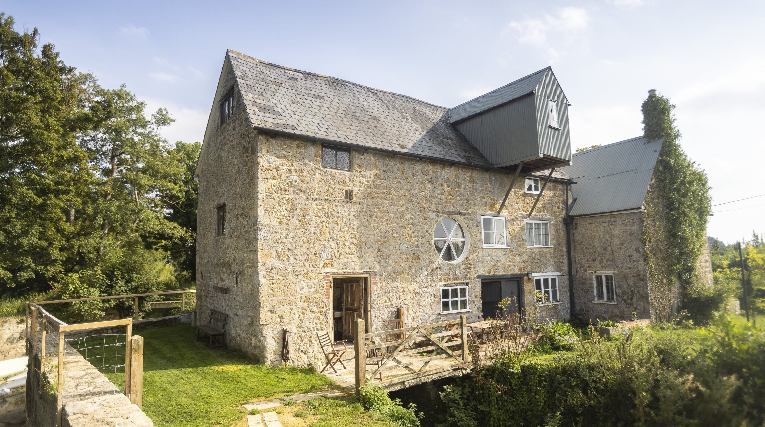 House Helm Heather Isleworth: Luxury 2-Bedroom House with Countryside Views and Private Parking, Somerset