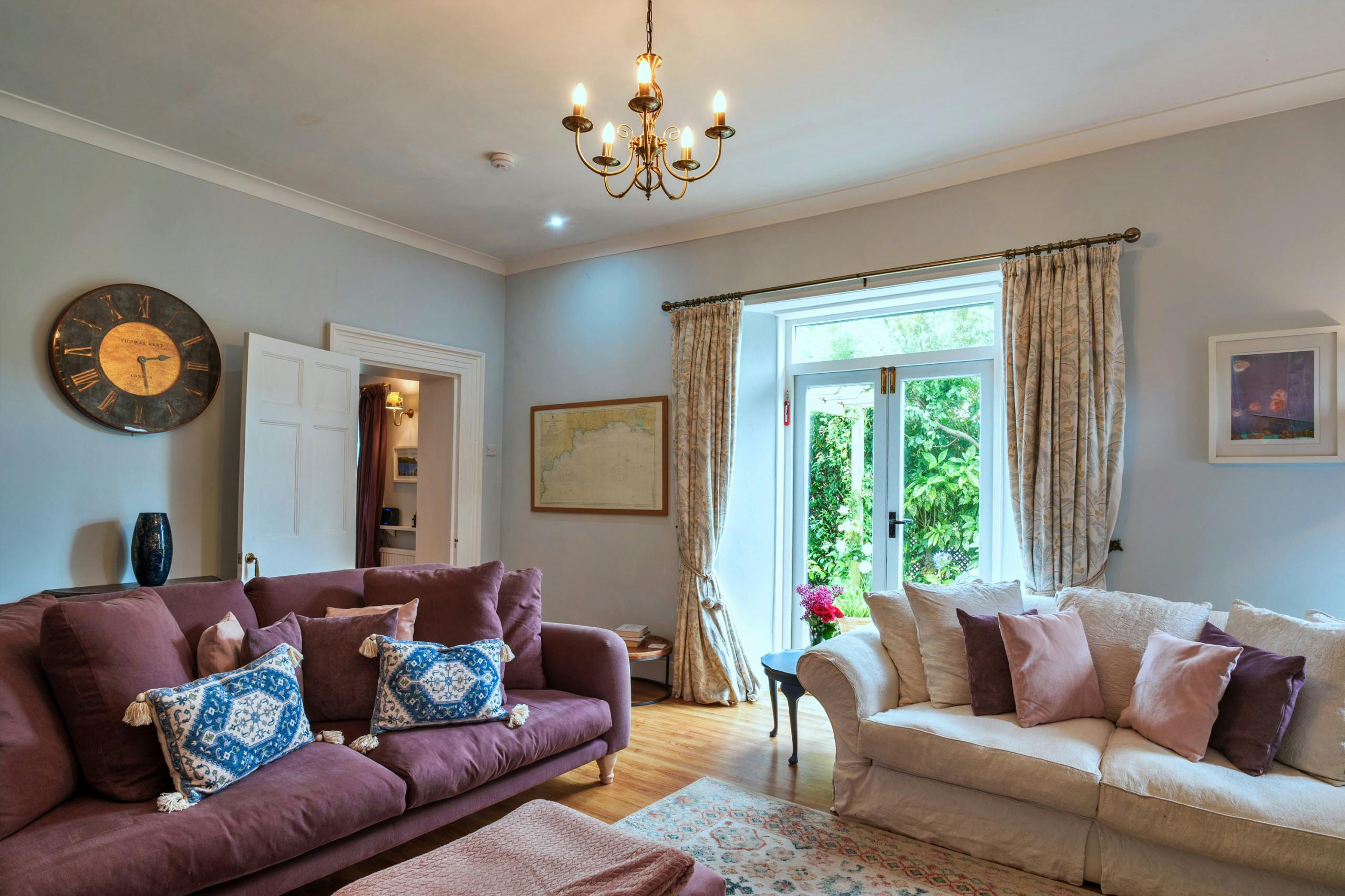 House Helm Heather Kingsand: Luxury 4-Bedroom House with Sea Views and Spa in Cornwall