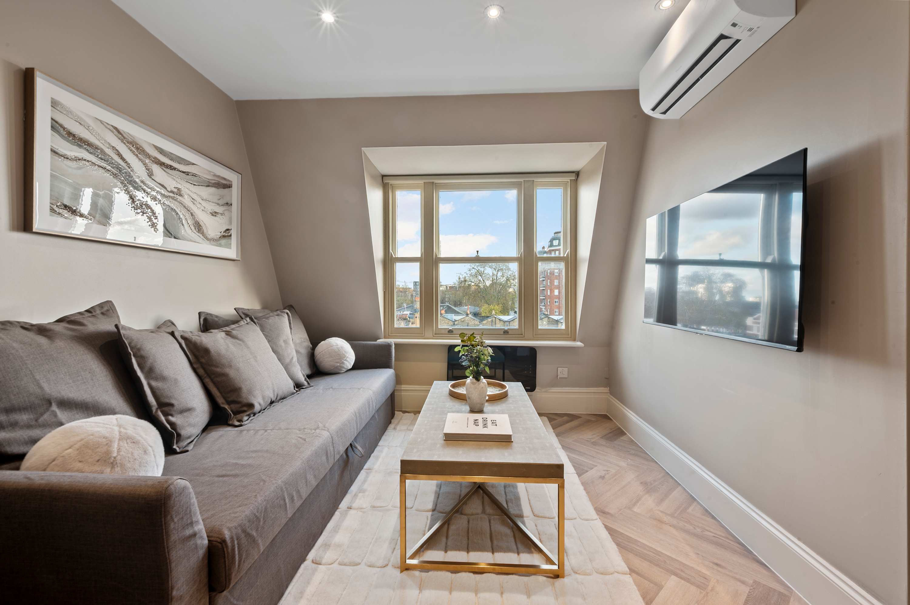 House Helm Heather Knightsbridge: Luxury 2-Bedroom Apartment with Air Conditioning and Private Parking, Knightsbridge London