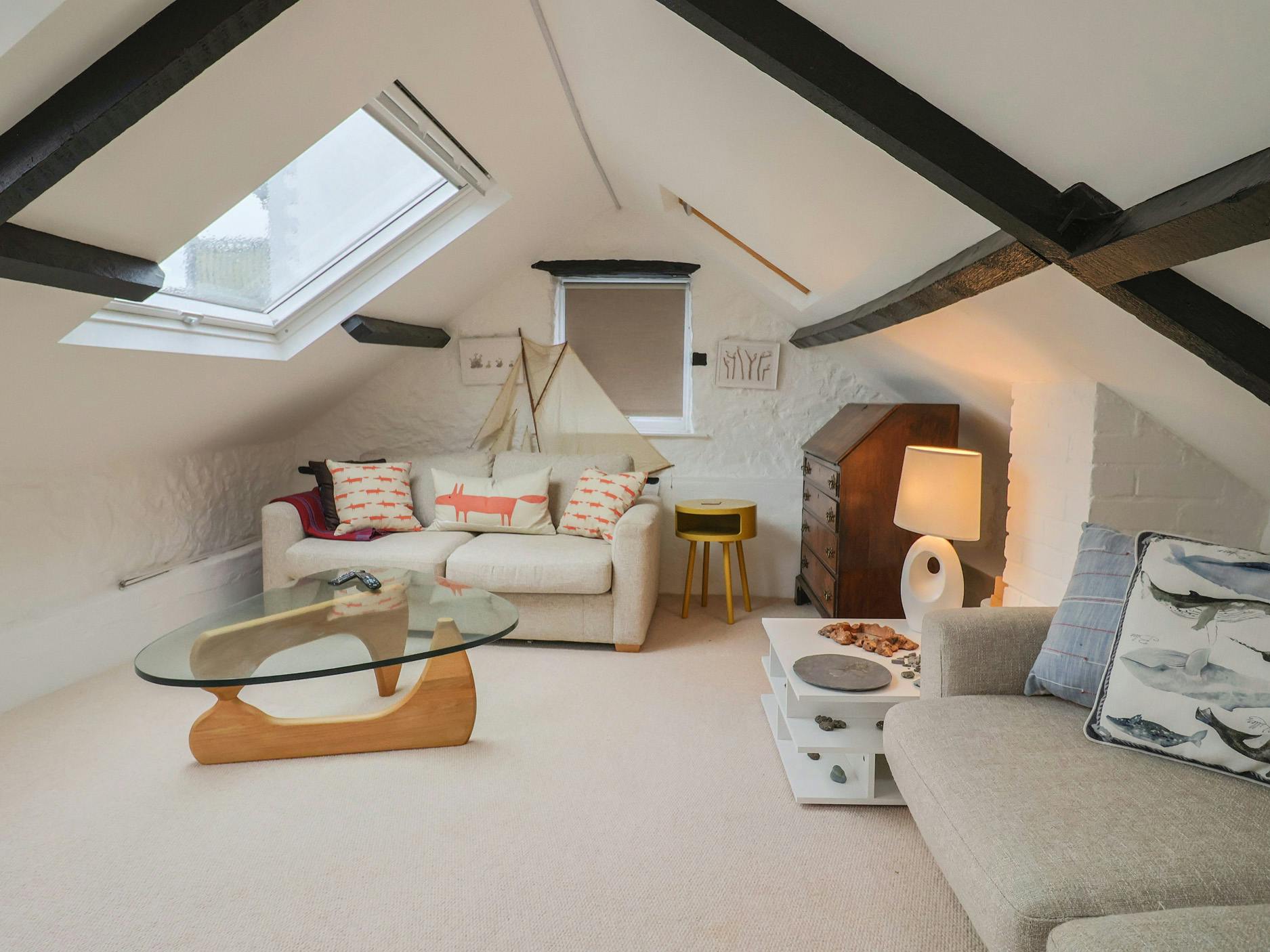 House Helm Heather Lyme Regis: Charming 3-Bedroom Holiday Cottage with Sea Views and Spa Near Lyme Regis