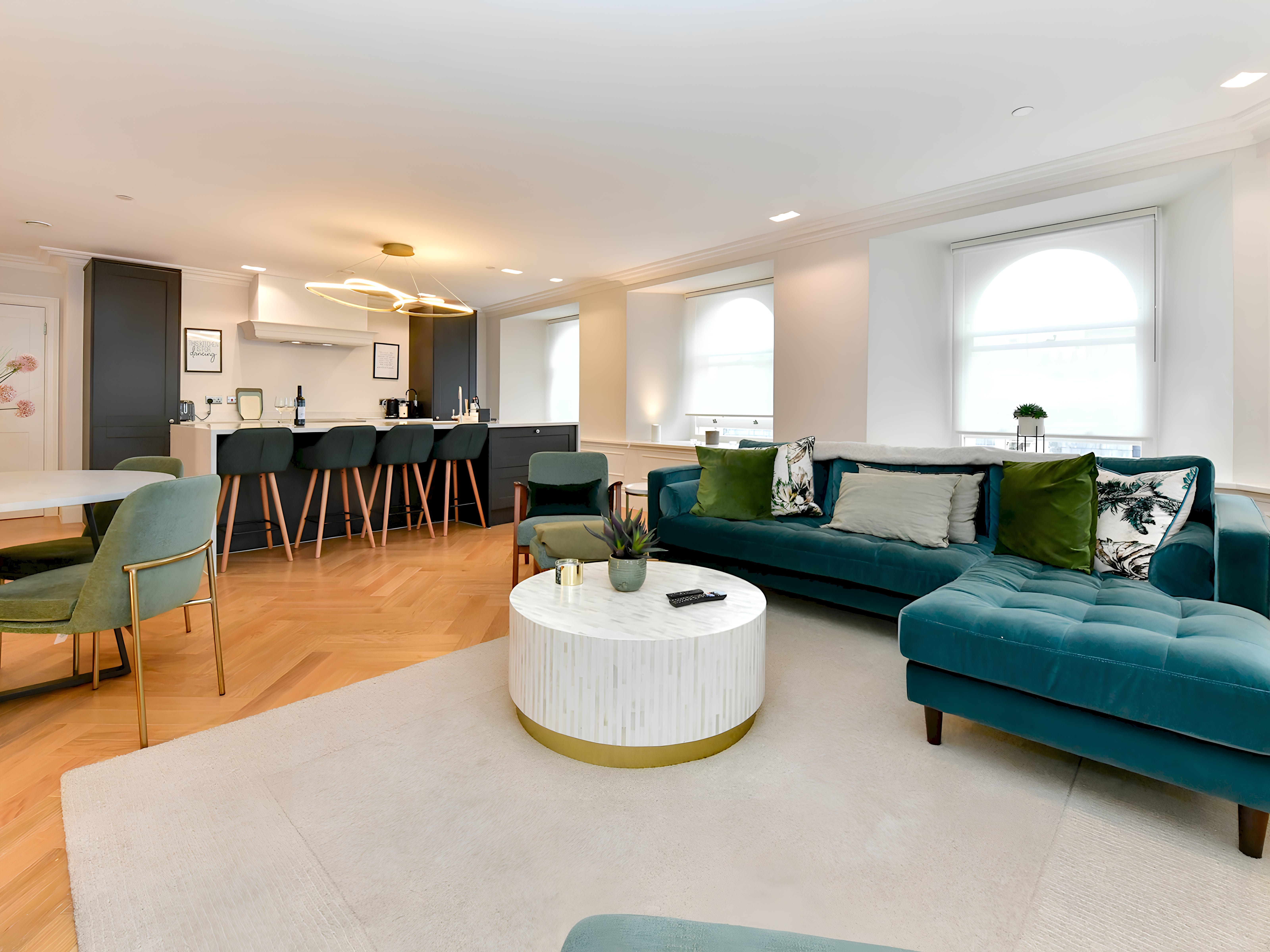 House Helm Heather Penarth Cardiff: Luxury 2-Bedroom Apartment with Sea Views and Spa Facilities, Cardiff