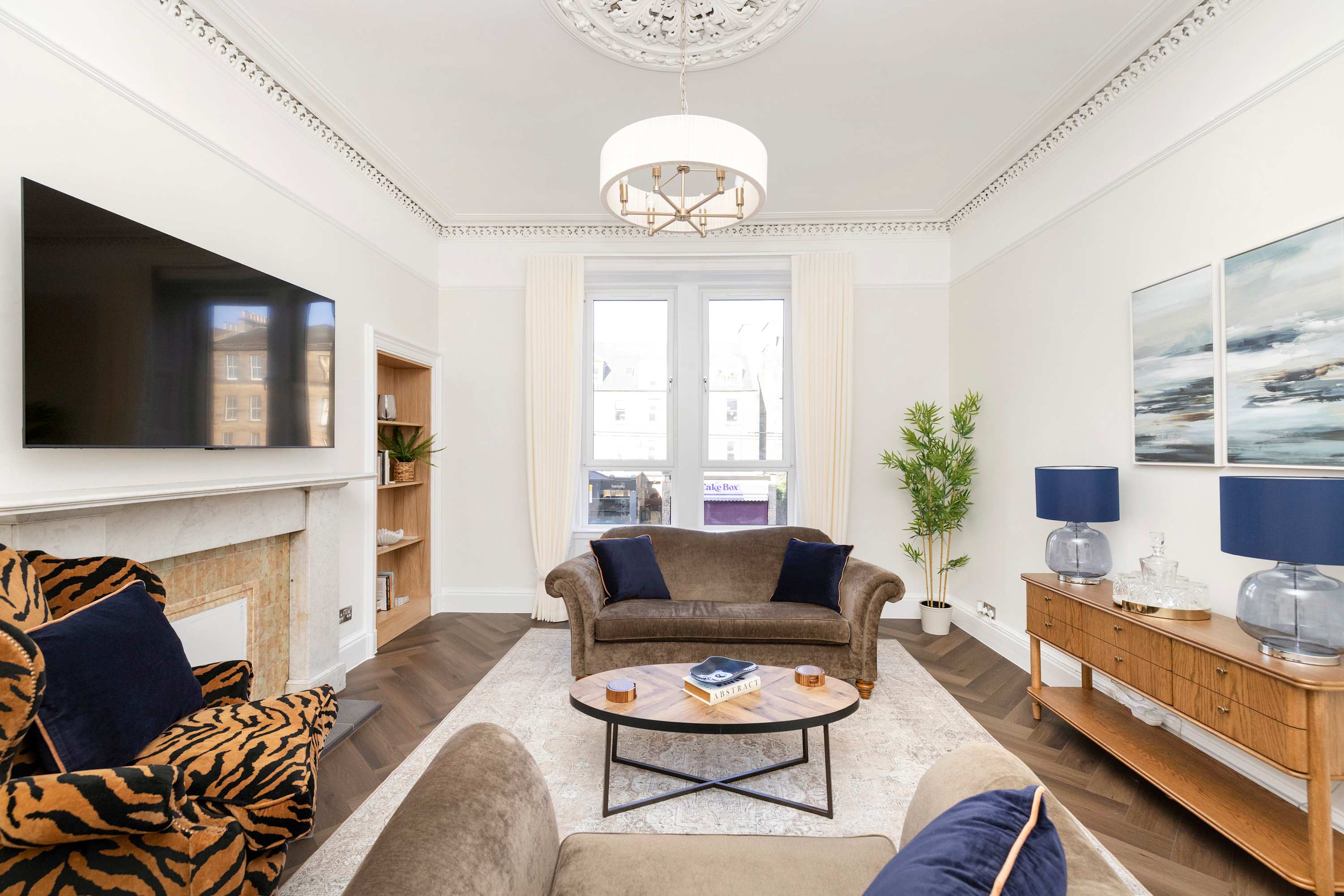 House Helm Heather Pilrig Edinburgh: Luxury 3-Bedroom Apartment with Spa Sauna in Hillside, Edinburgh