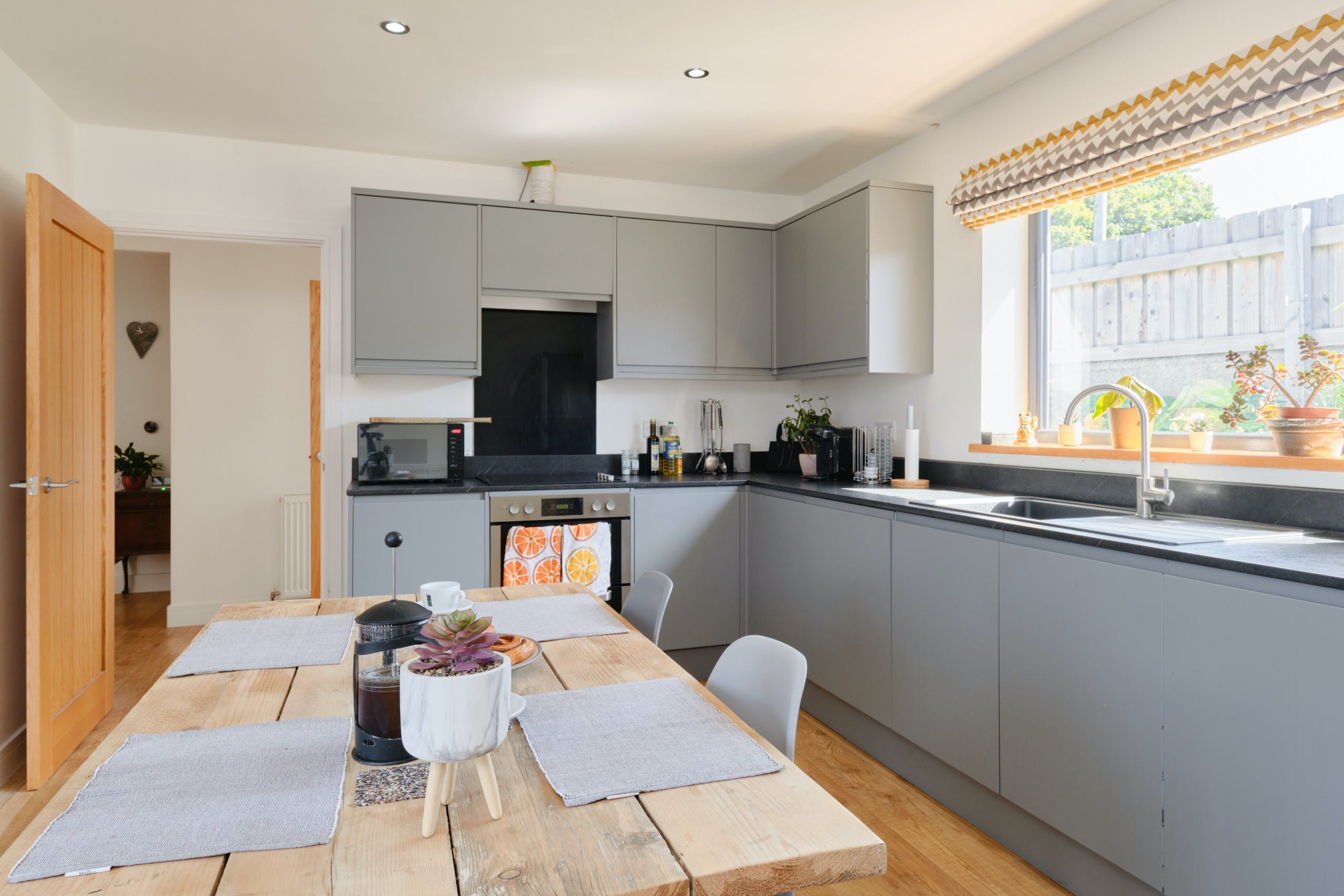 House Helm Heather Porthleven: Luxury 2-Bedroom Villa with Sea Views and Private Parking, Porthleven Cornwall