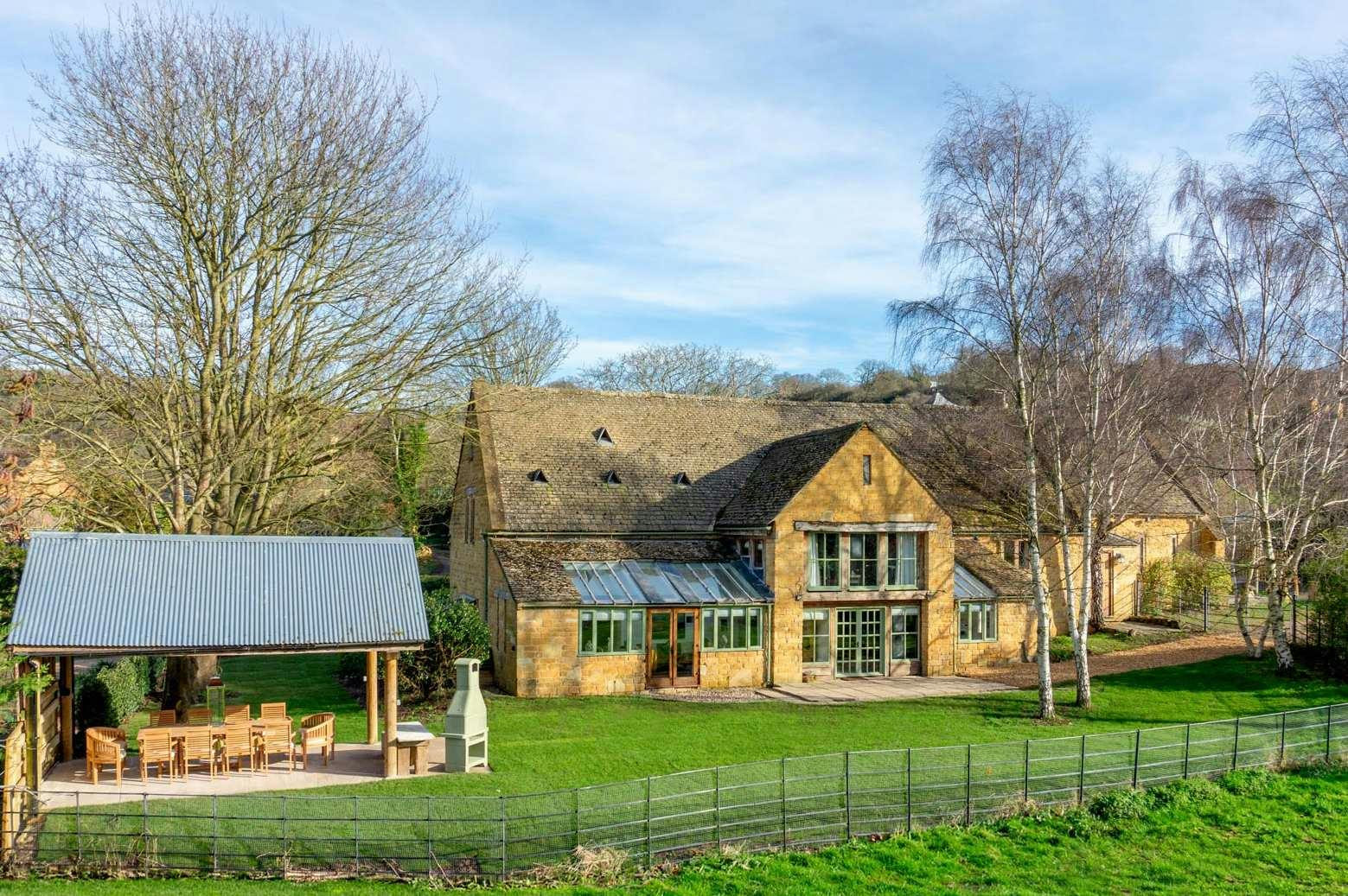 House Helm Heather Weston-sub-Edge: Luxury 12-Bedroom House with Hot Tub and Spa, Gloucestershire