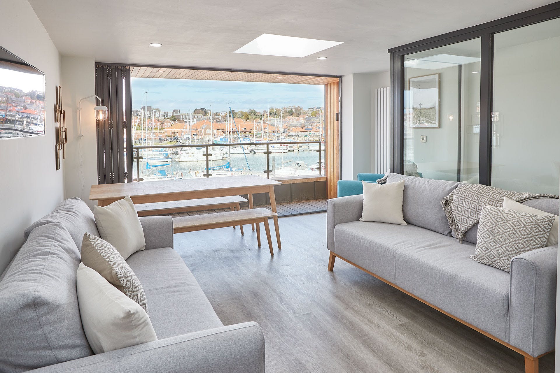House Helm Heather Whitby: Luxury 4-Bedroom Apartment with Sea Views and Private Parking, Whitby