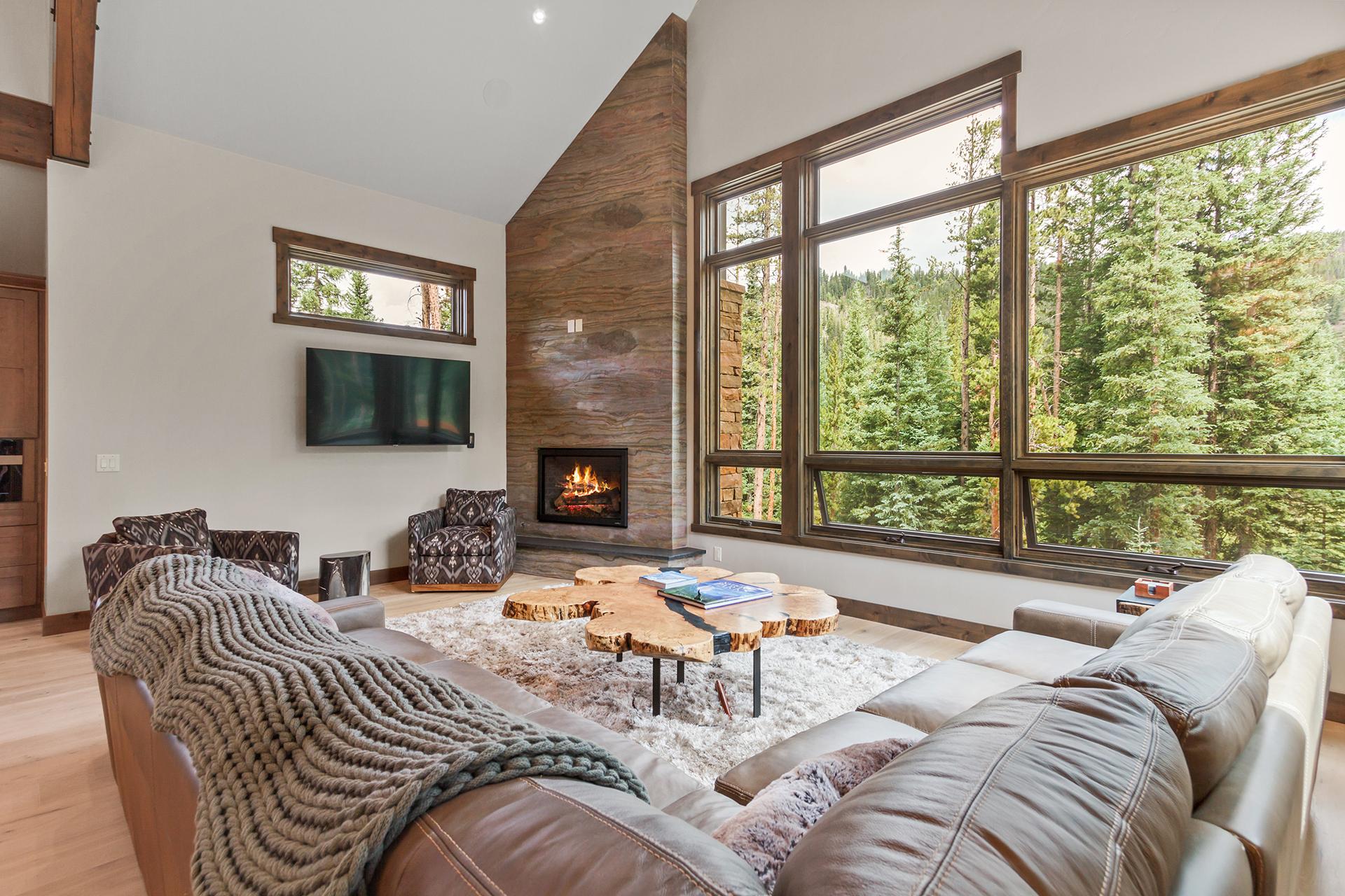 House Helm Larose Dillon: Luxury 5-Bedroom Ski Chalet with Hot Tub and Fireplace, Dillon
