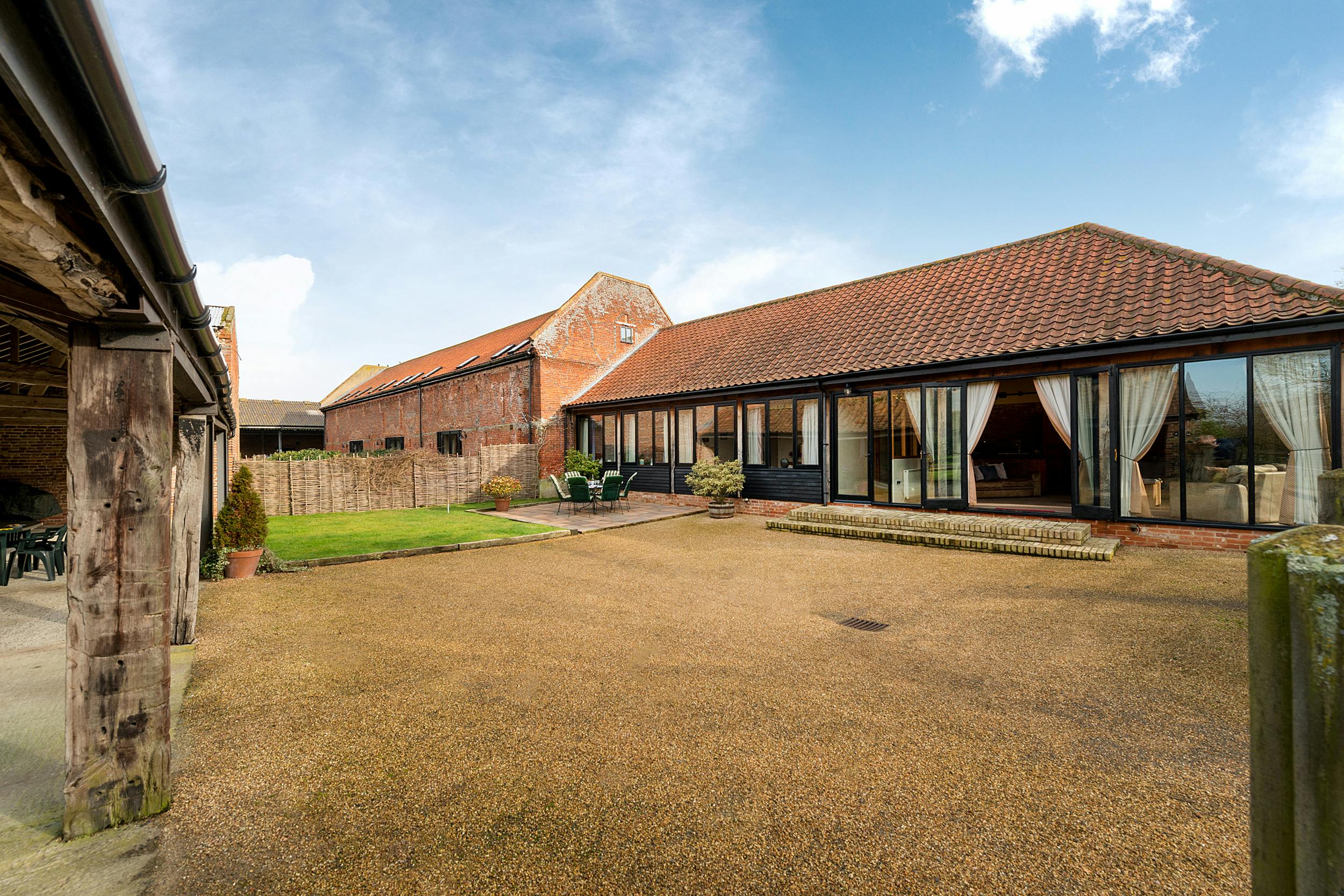 House Helm Lingwood Norfolk: Luxury 3-Bedroom House with Hot Tub and Spa, Norfolk Broads