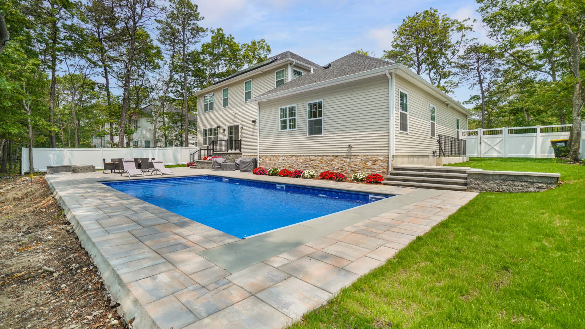 House Helm Mecox Hampton Bays: Luxury 5-Bedroom Villa with Private Pool and Sea Views, Hampton Bays