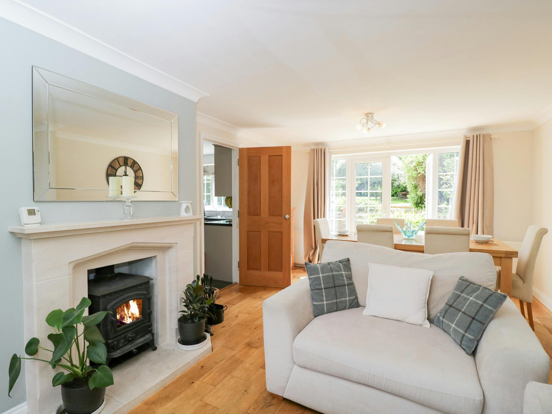 House Helm Rowan Bourton-on-the-Water: Luxury 3-Bedroom House with Private Parking and Family Facilities, Bourton-on-the-Water