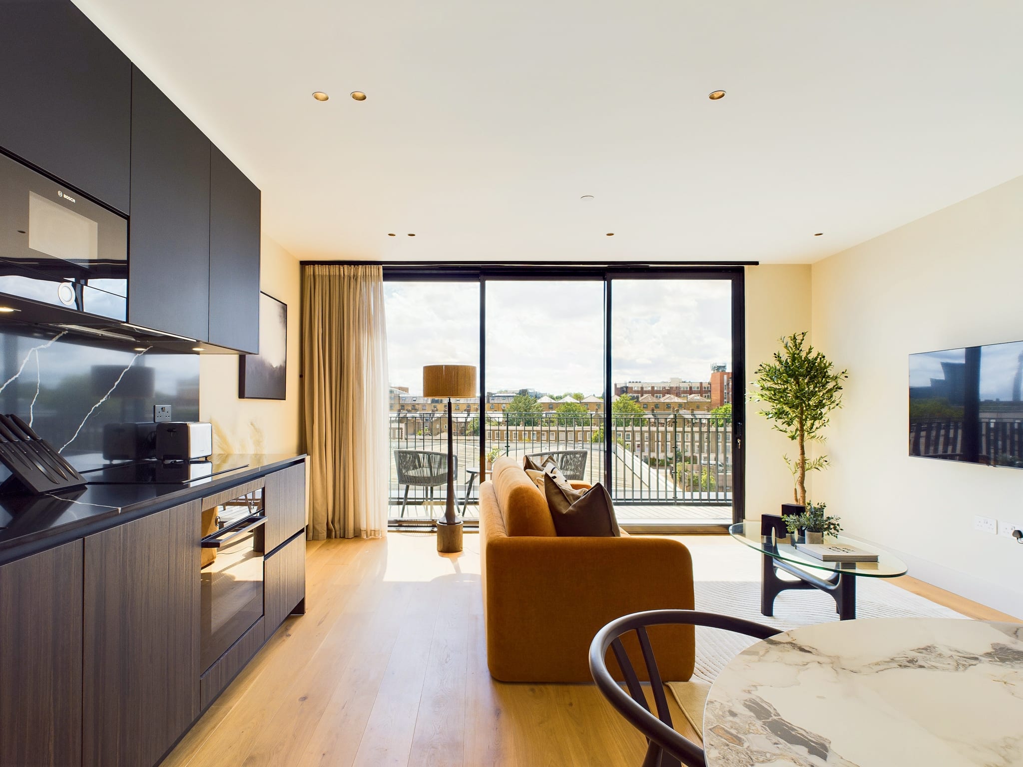 House Levante Caledonian Road Camden Town: Luxury 2-Bedroom Townhouse with Spa and Canal Views, Camden Town