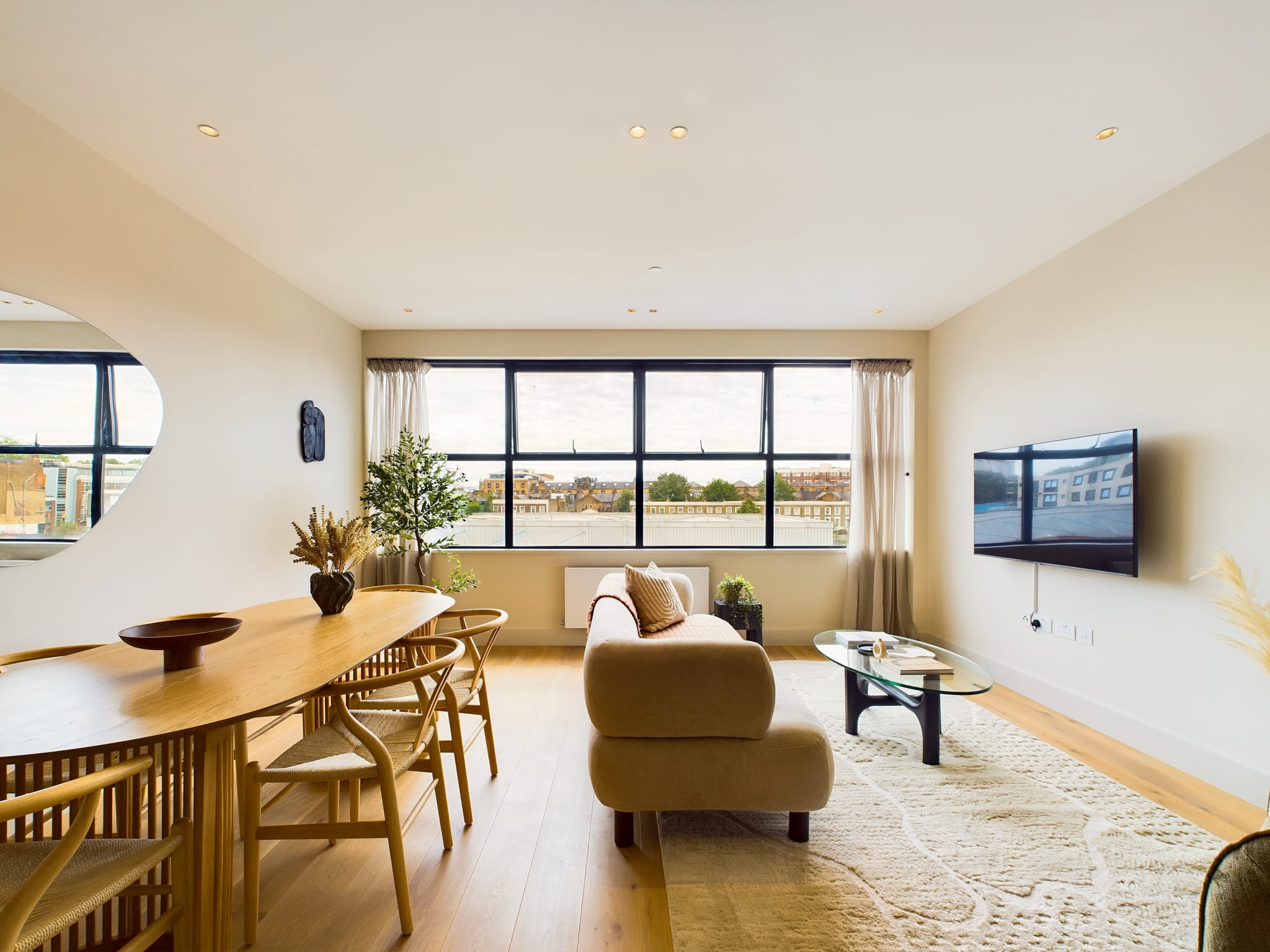 House Cramoisi Regent’s Canal Camden Town: Luxury 2-Bedroom Townhouse with Spa and Family Amenities, Camden Town London