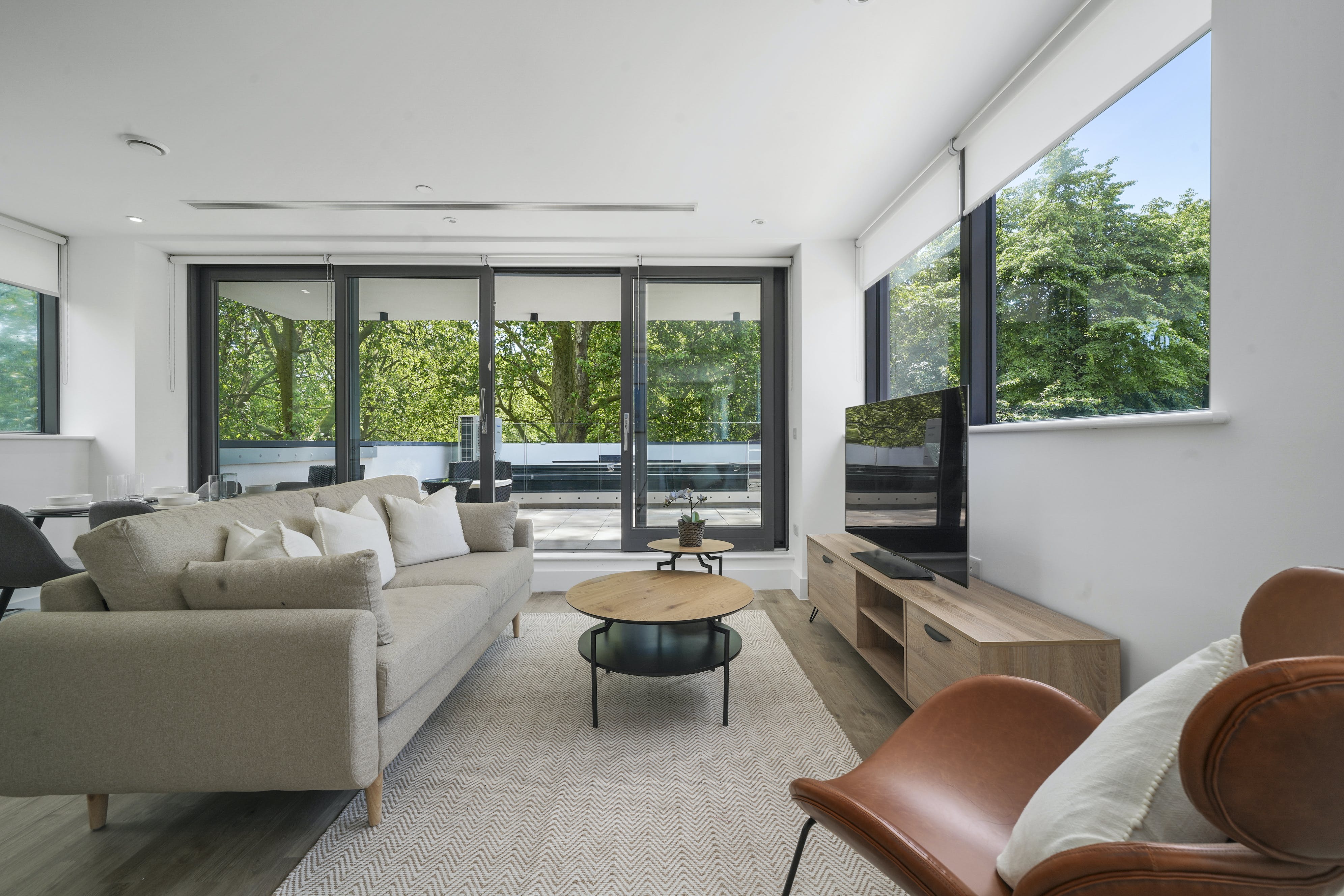 House Helm Rowan Canada Water: Luxury 2-Bedroom Apartment with Spa and Air-Con, Canada Water London