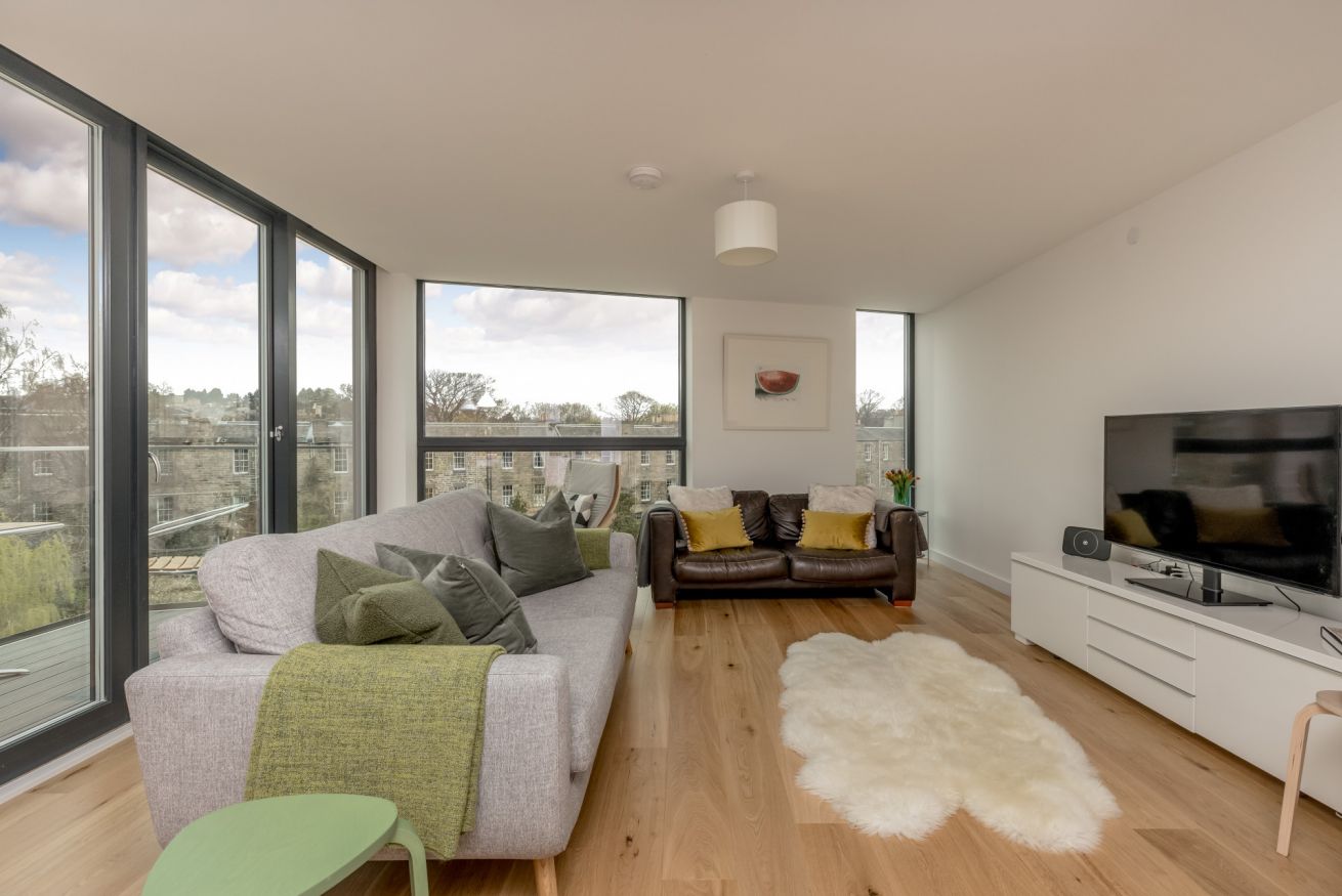 House Helm Rowan Edinburgh: Luxury 3-Bedroom Apartment with Spa and Private Parking, Edinburgh