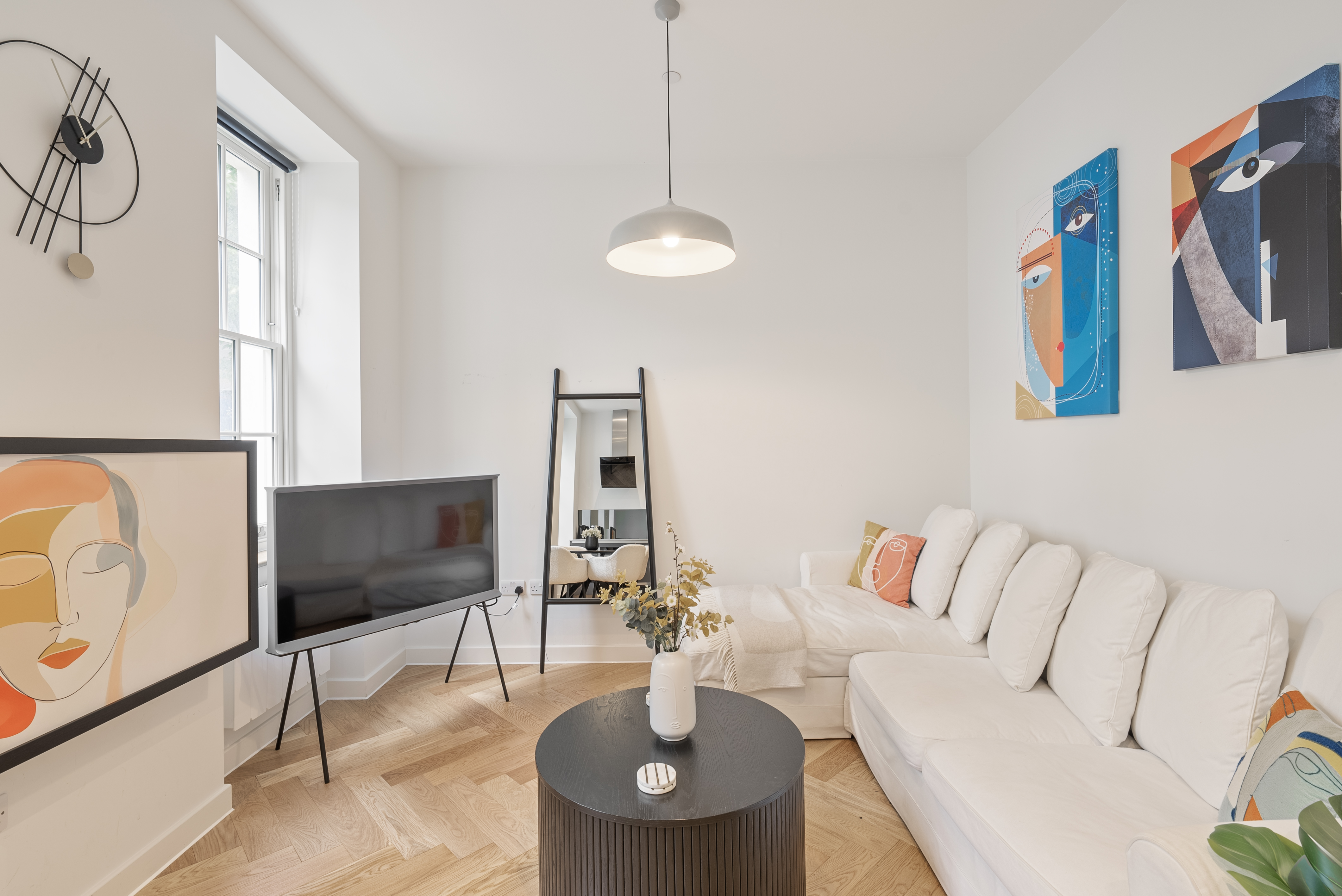 House Vespree Rathbone Place Fitzrovia: Luxury 1-Bedroom Apartment with Private Patio and Spa in Fitzrovia, London