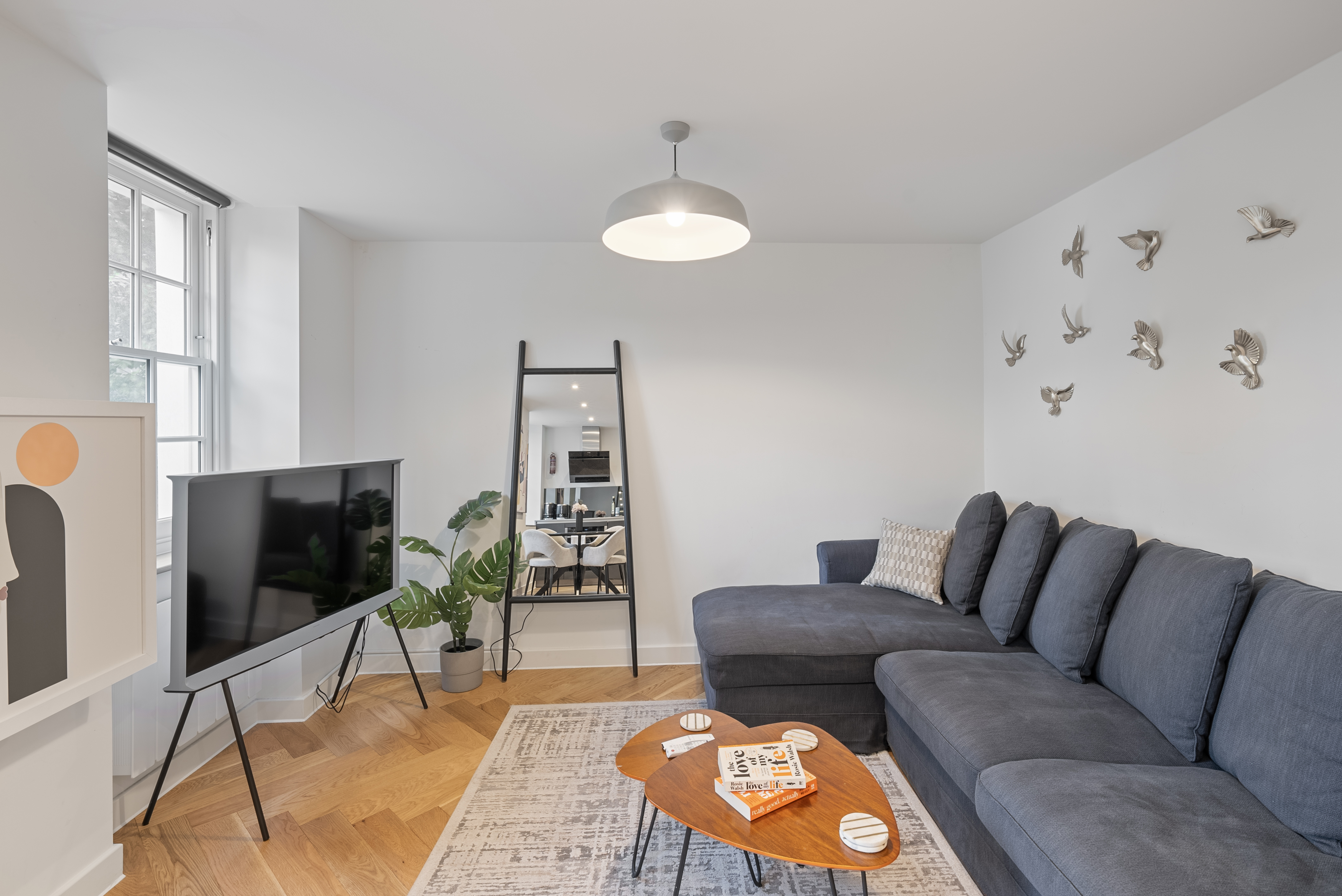 House Ruisseau Tottenham Street Fitzrovia: Luxury 1-Bedroom Apartment with Spa and Private Parking, Fitzrovia London