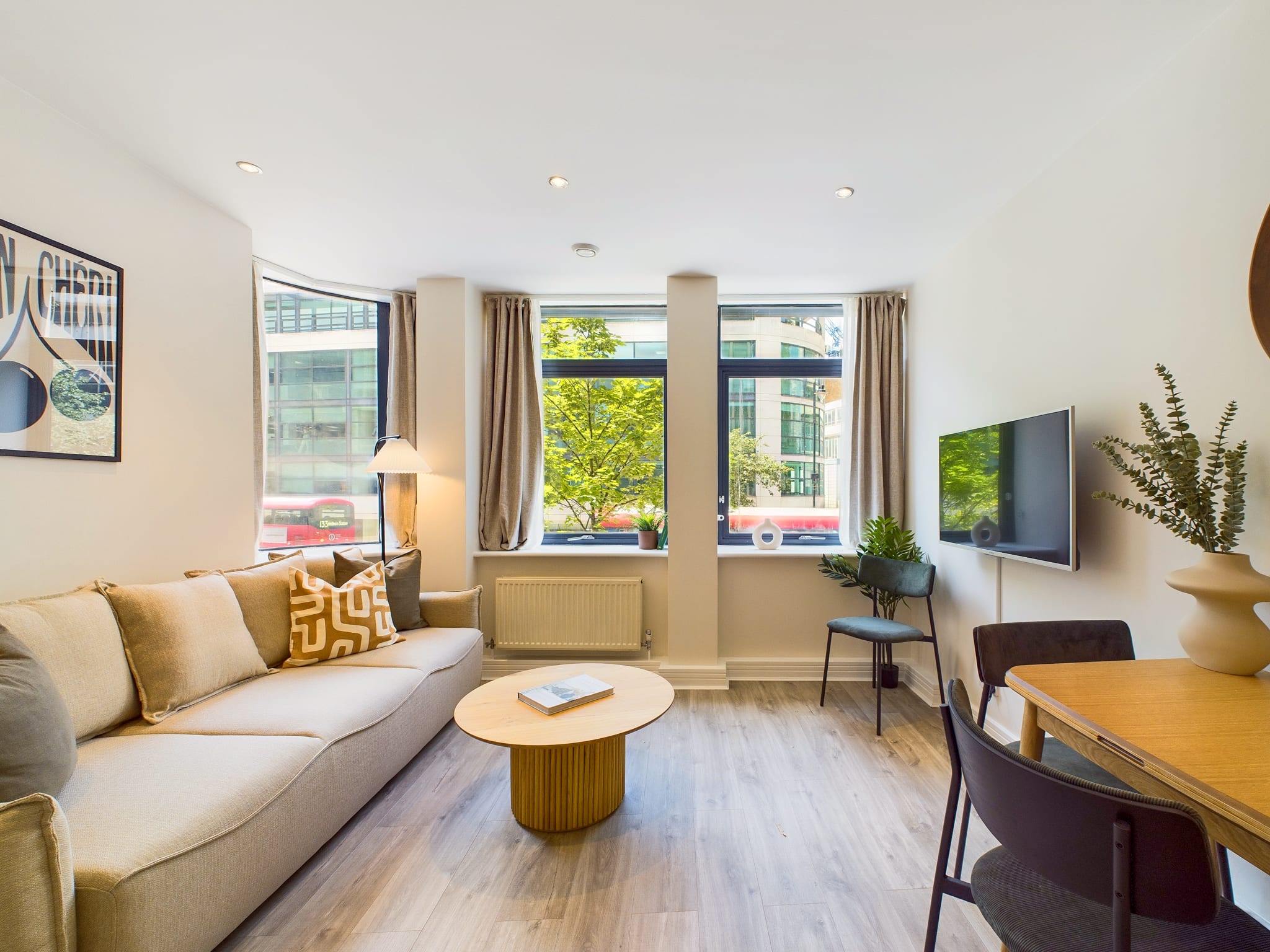 House Helm Rowan Holborn: Luxury 1-Bedroom Apartment with Remote Work Space, Holborn London