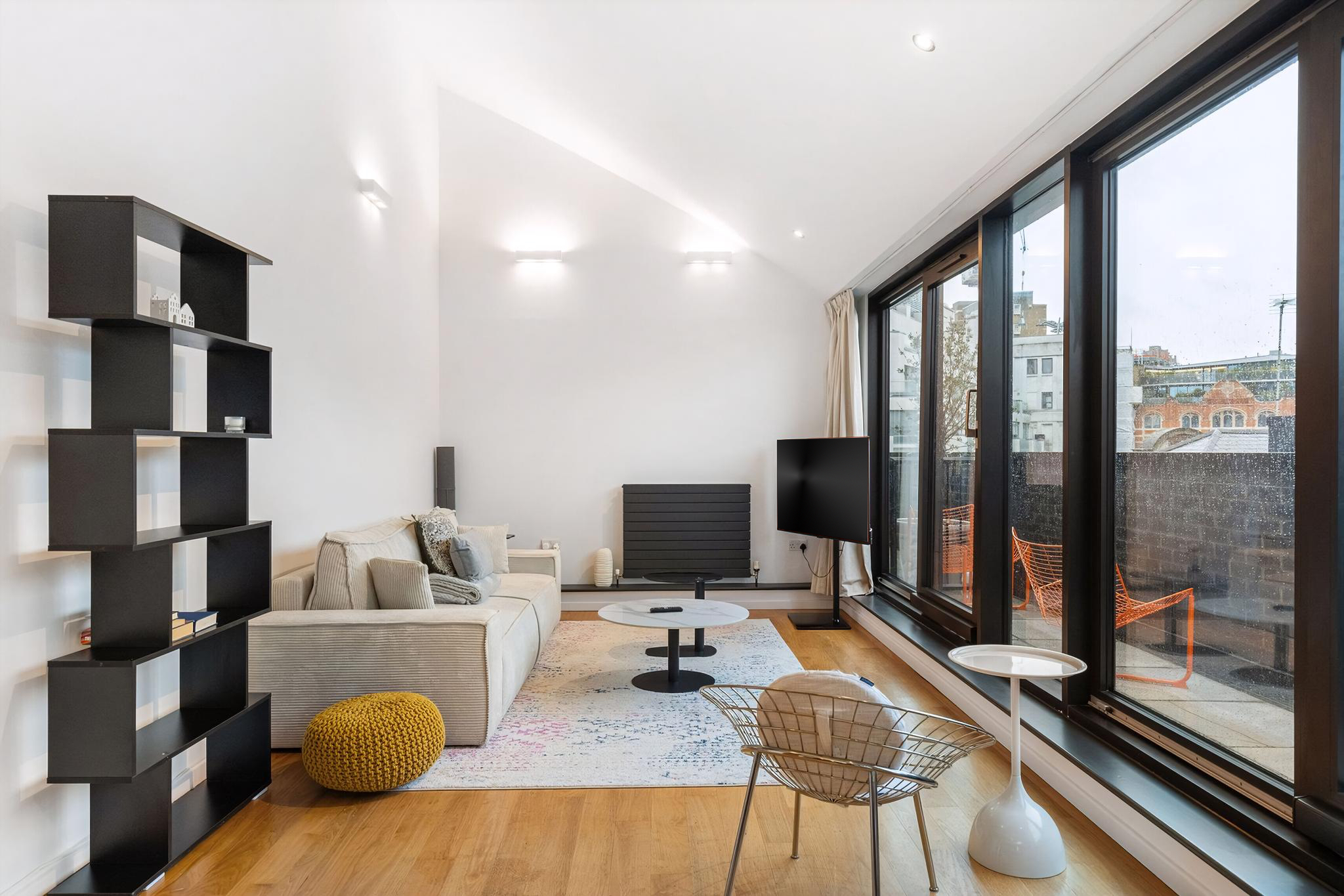 House Helm Rowan Hoxton: Stylish 1-Bedroom Apartment Rental with Balcony in Hoxton, London