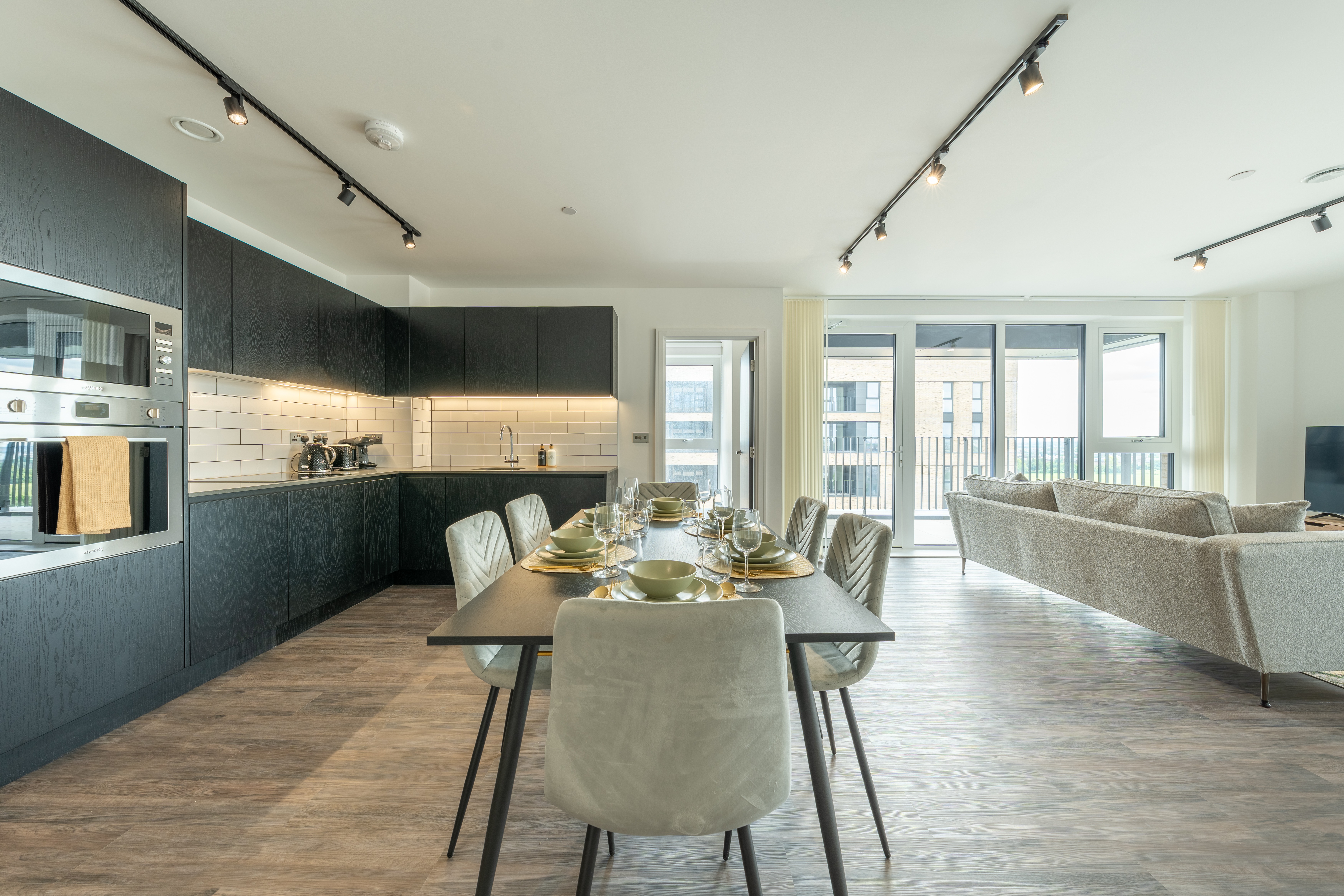 House Helm Rowan Kensal: Luxury 3-Bedroom Apartment with Spa and Concierge in Kensal Green, London