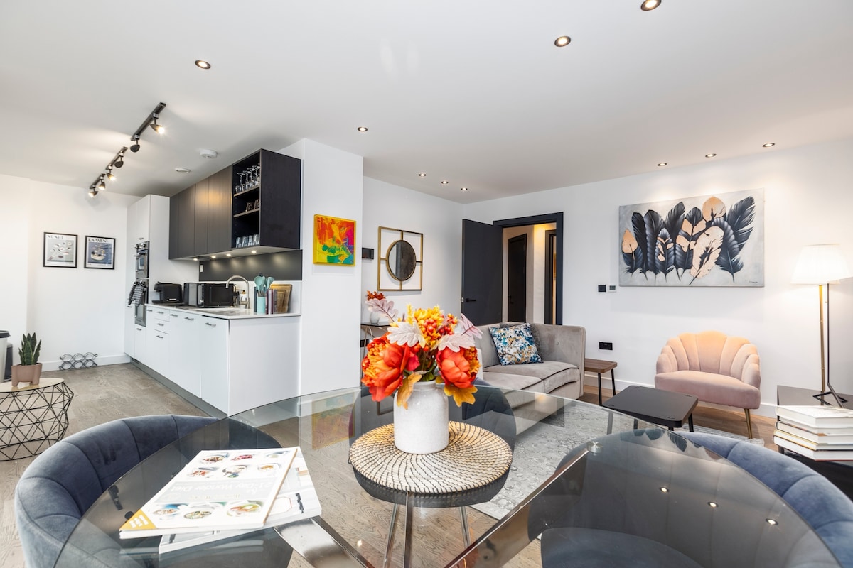 House Helm Rowan Kentish Town: Luxury 2-Bedroom Apartment with Spa and Balconies, Kentish Town London