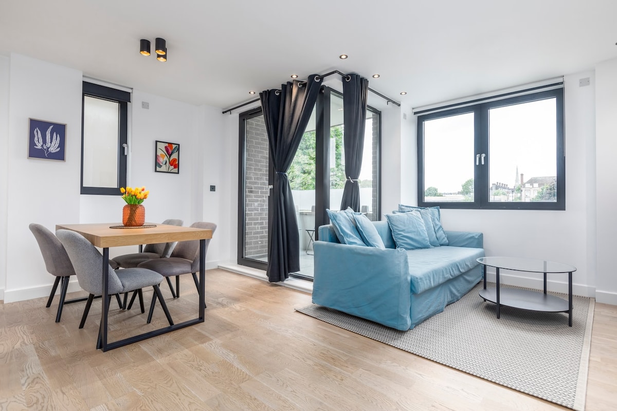 House Helm Rowan KentishTown: Luxury 2-Bedroom Apartment with Spa and Private Parking, Kentish Town London