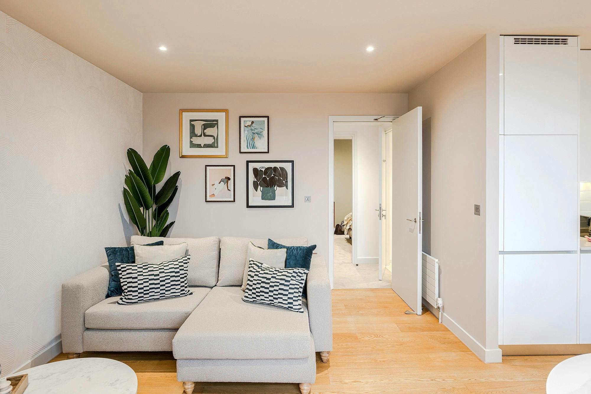 House Helm Rowan Kings Cross: Luxury 1-Bedroom Apartment with Spa and Private Parking, Kings Cross London
