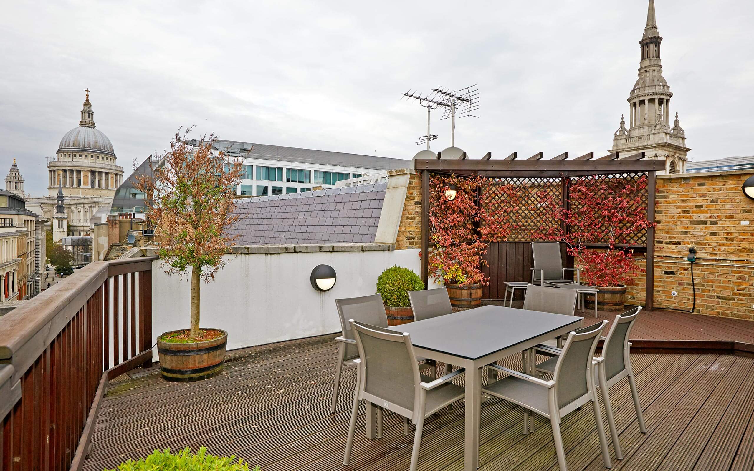 House Helm Rowan London: Luxury 2-Bedroom Apartment with Spa and Roof Terrace, City of London