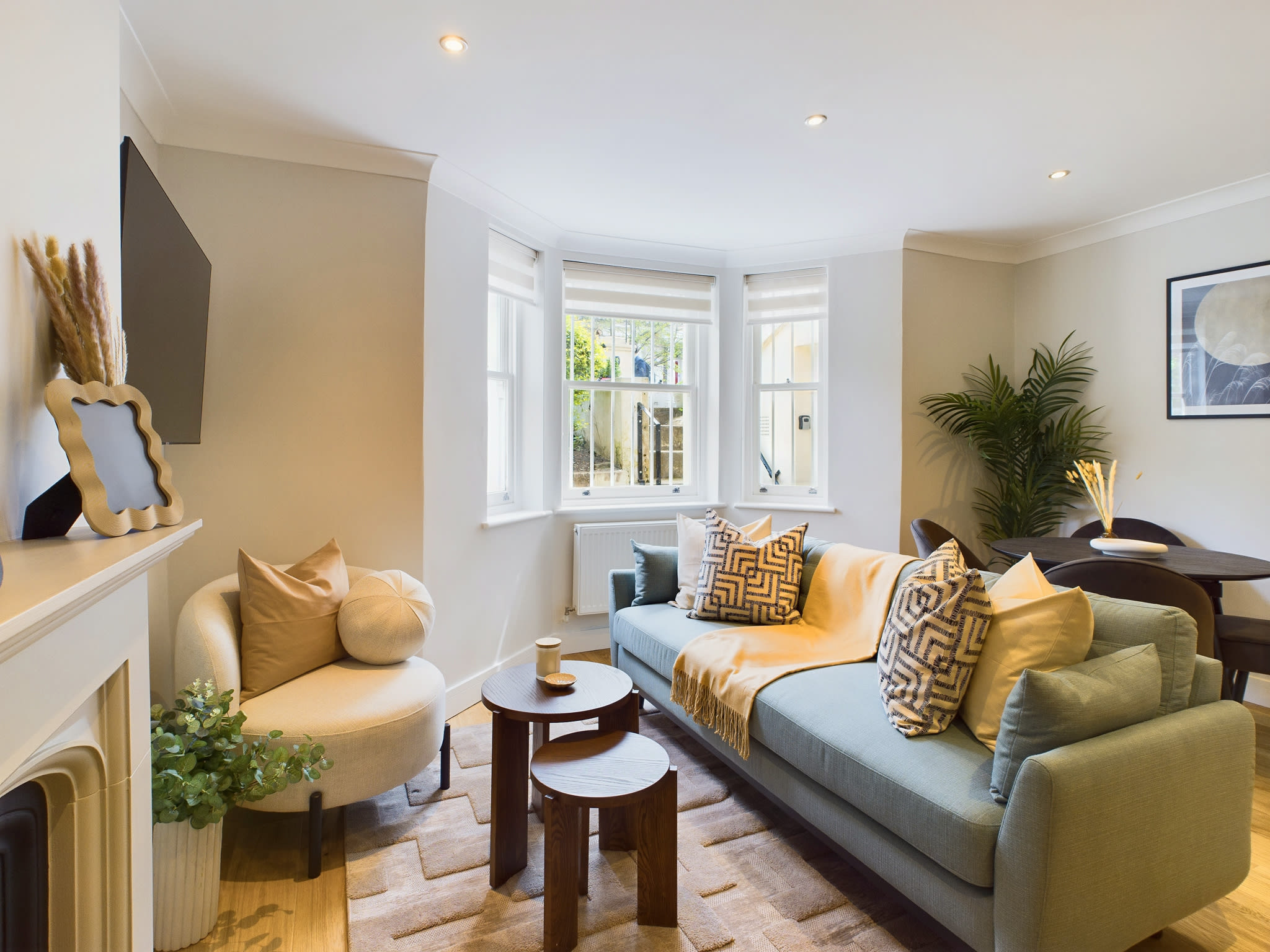 House Helm Rowan Maida Vale: Stylish 2-Bedroom Townhouse Rental with Patio in Maida Vale, London