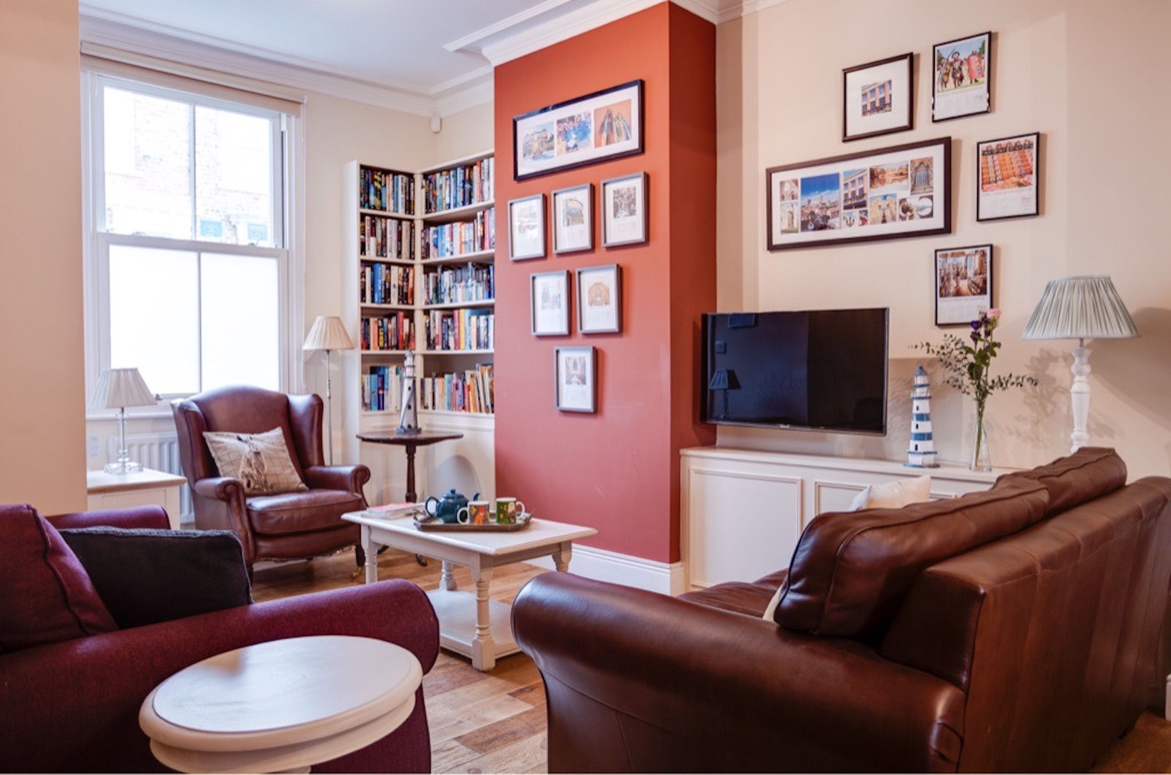 House Helm Rowan Monkbar York: Charming 3-Bedroom Townhouse with Fireplace and Pet-Friendly Stay, York City Centre