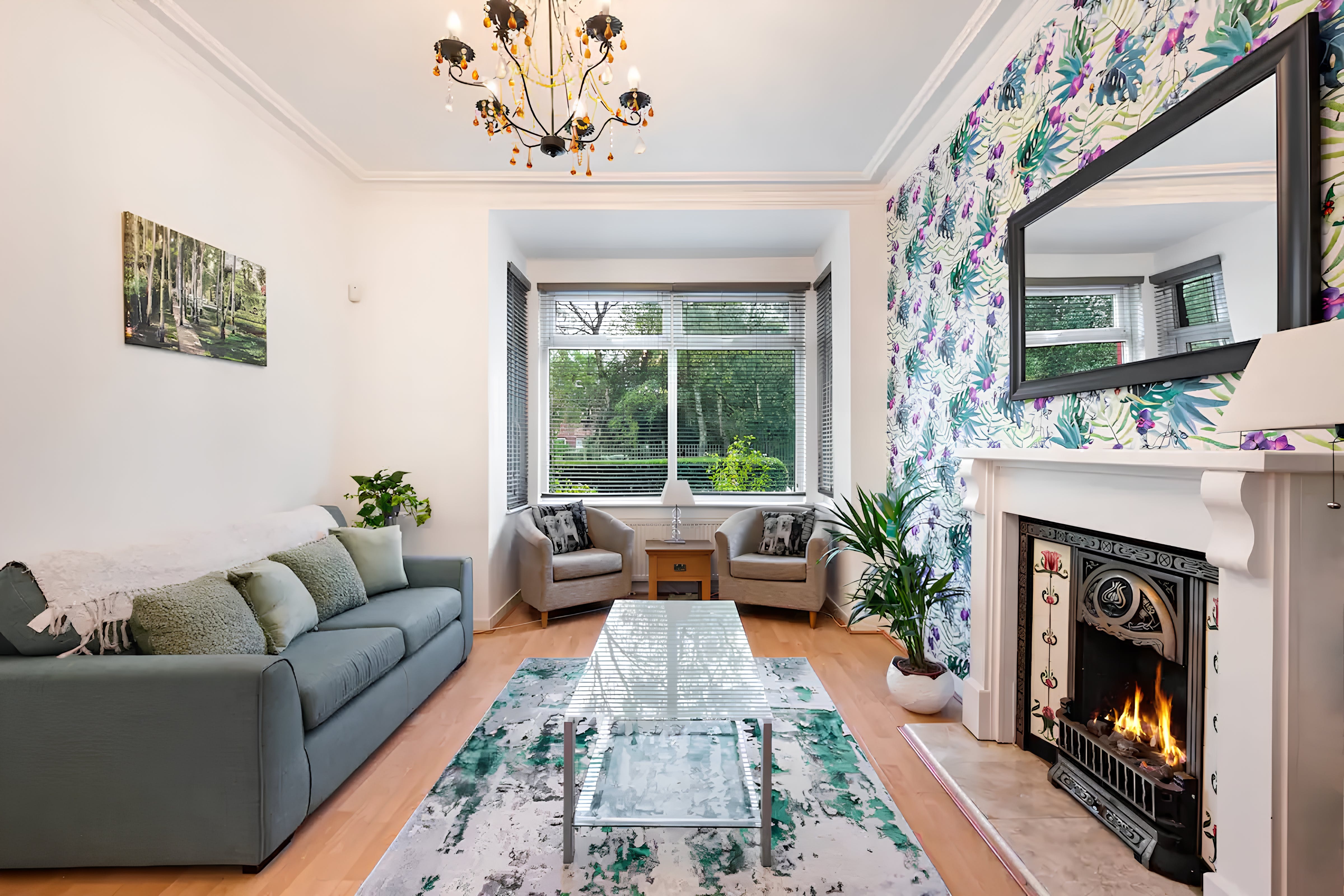 House Helm Rowan Old Trafford: Luxury 4-Bedroom Villa with Spa and Private Parking, Manchester
