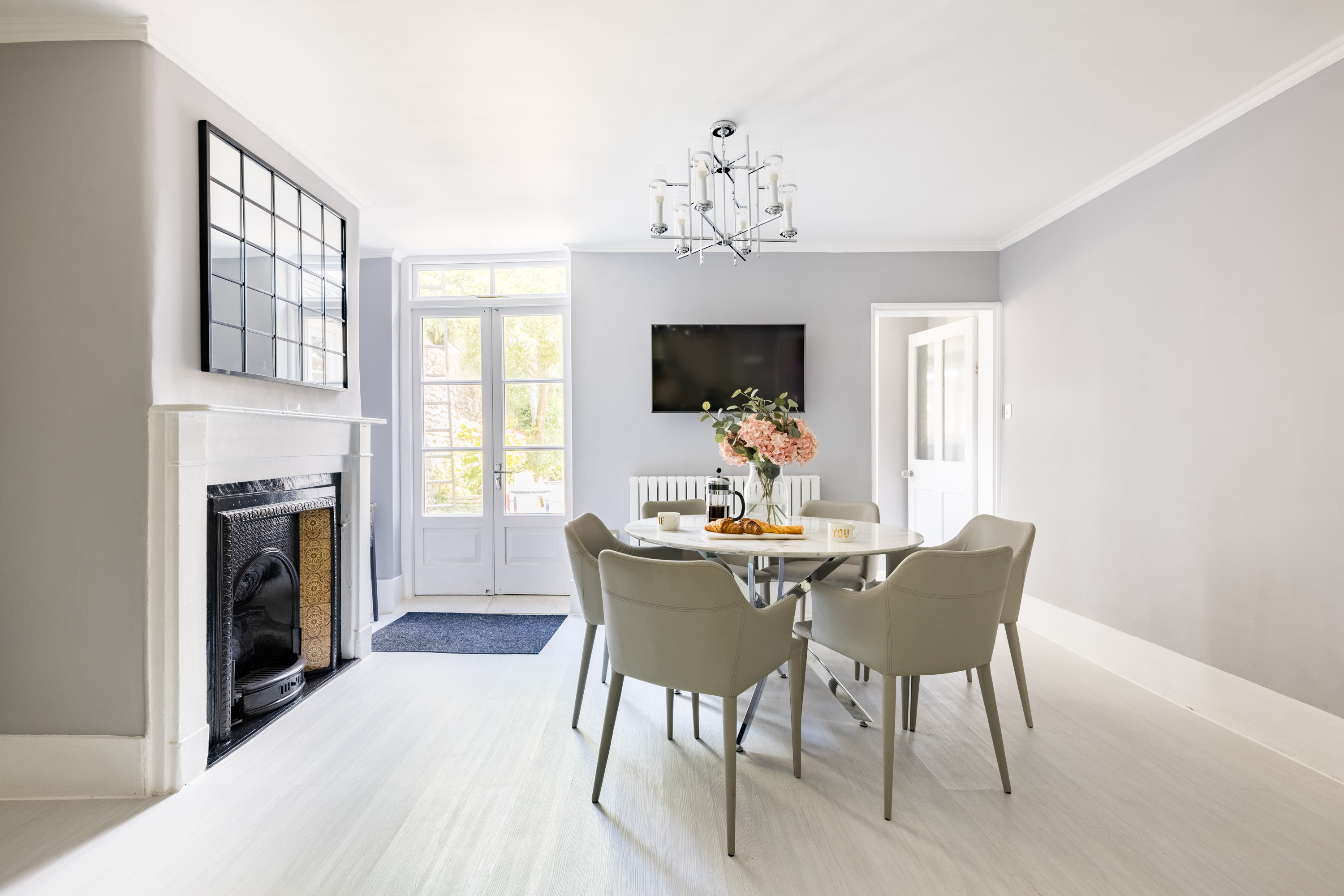 House Helm Rowan Phillimore: Luxury 4-Bedroom House with Private Parking in Henley-on-Thames