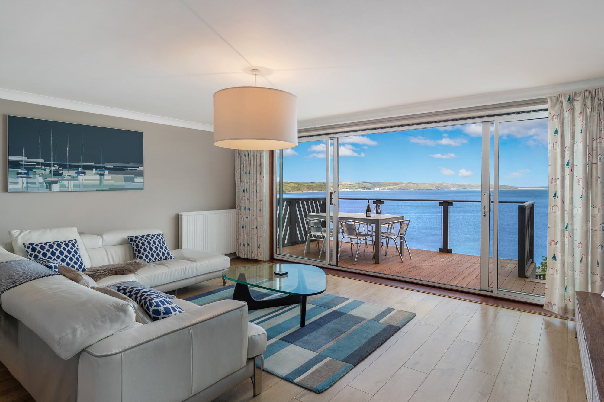 House Helm Rowan Saundersfoot: Luxury 5-Bedroom Apartment with Seaview and Private Parking, Saundersfoot