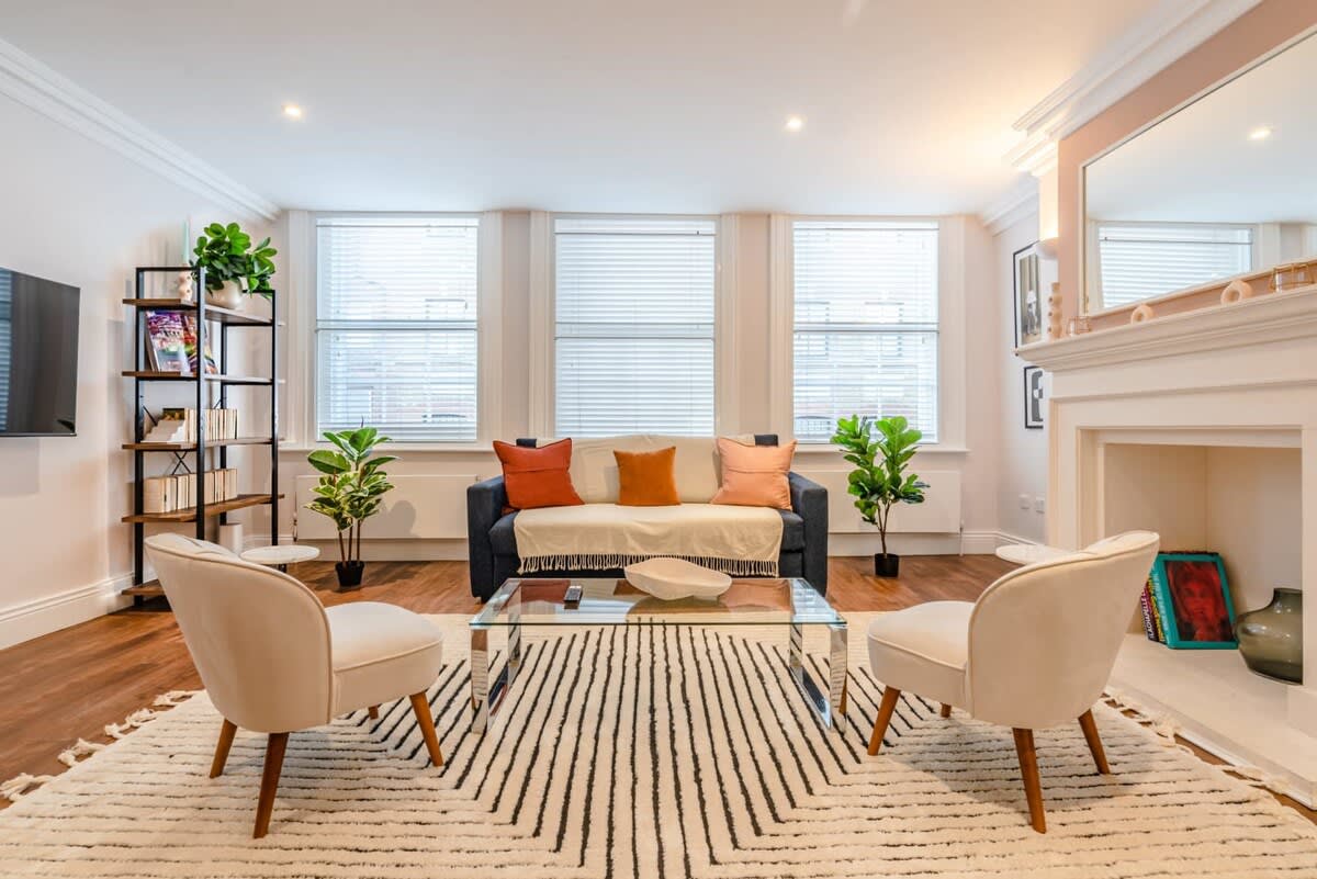 House Helm Rowan Soho 1325884: Luxury 1-Bedroom Apartment with Spa and Family-Friendly Features, London West End