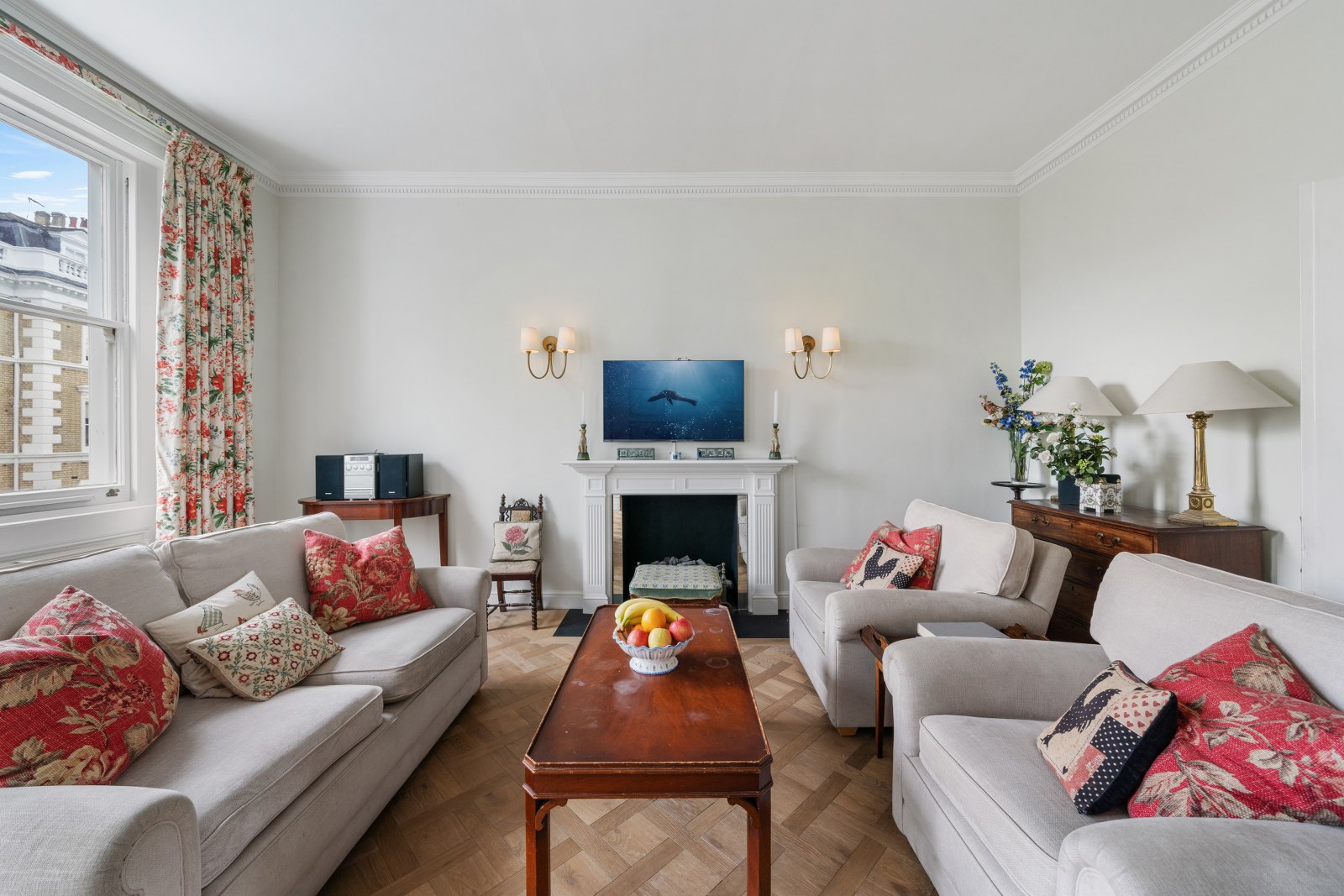 House Helm Rowan South Kensington: Luxury 2-Bedroom Apartment with Spa and Balcony, South Kensington London