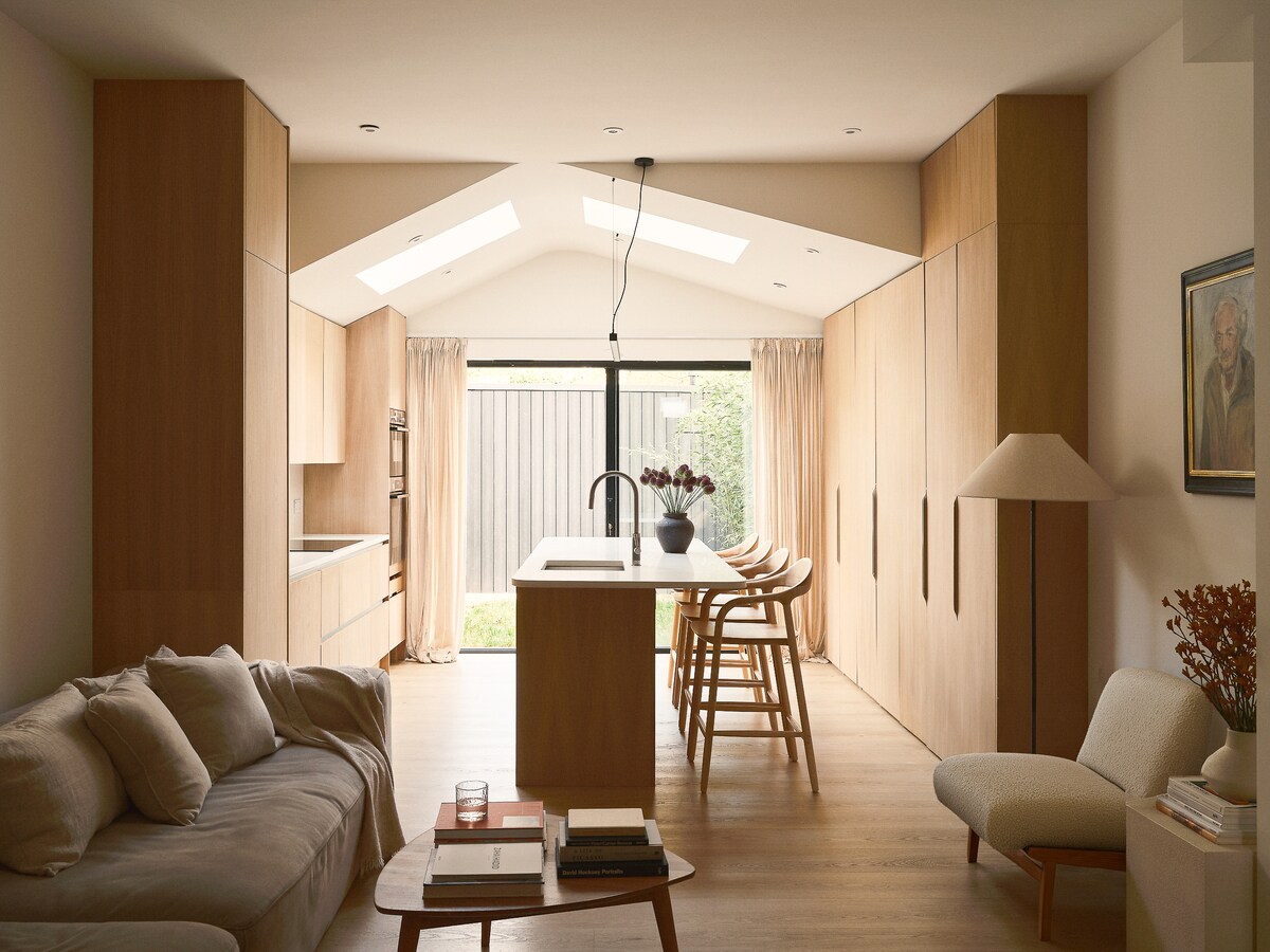House Helm Rowan Twickenham: Spacious 4-Bedroom Townhouse with Spa and Private Parking, Twickenham