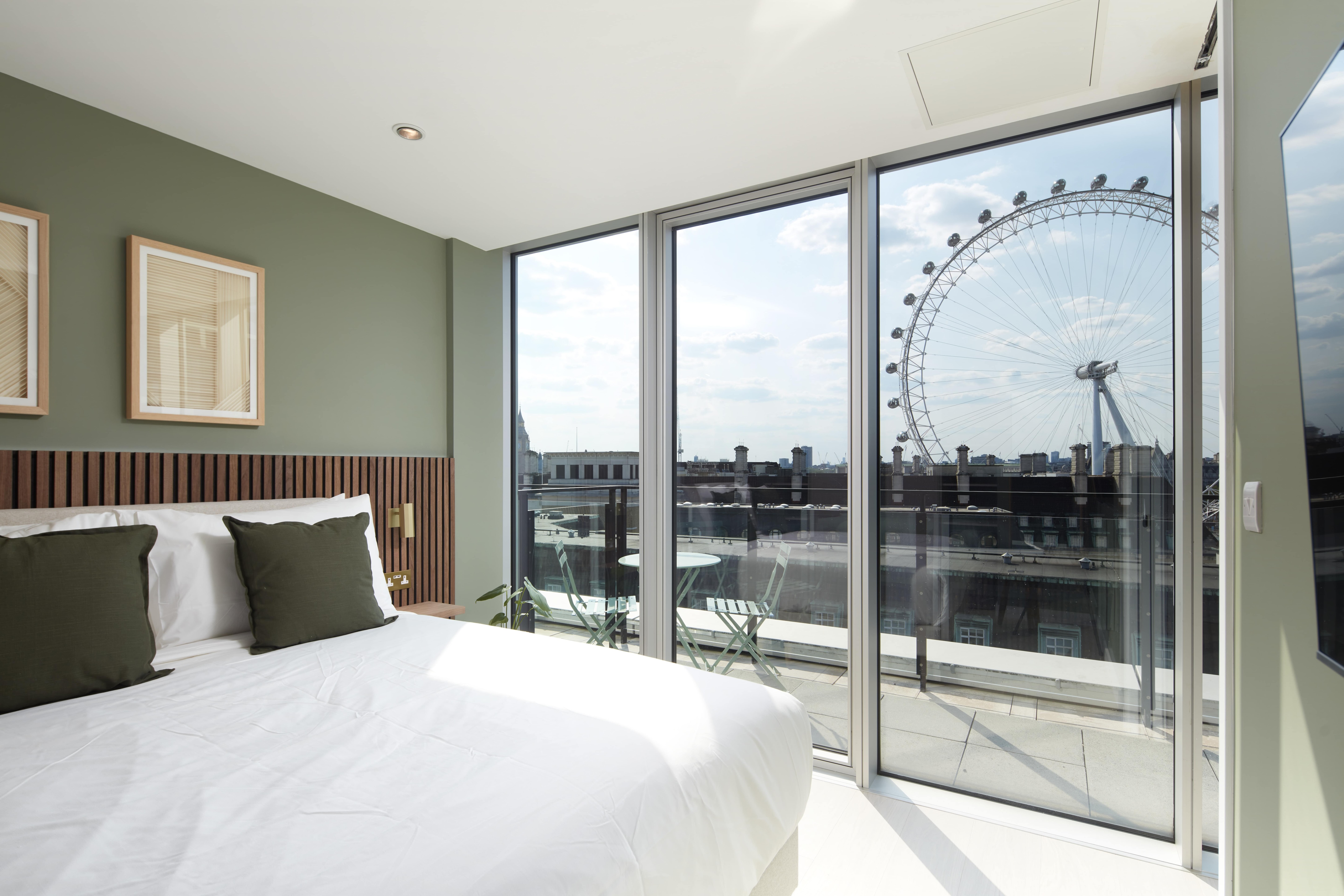 House Helm Rowan Waterloo: Luxury 1-Bedroom Apartment with Balcony and Parking, South Bank London