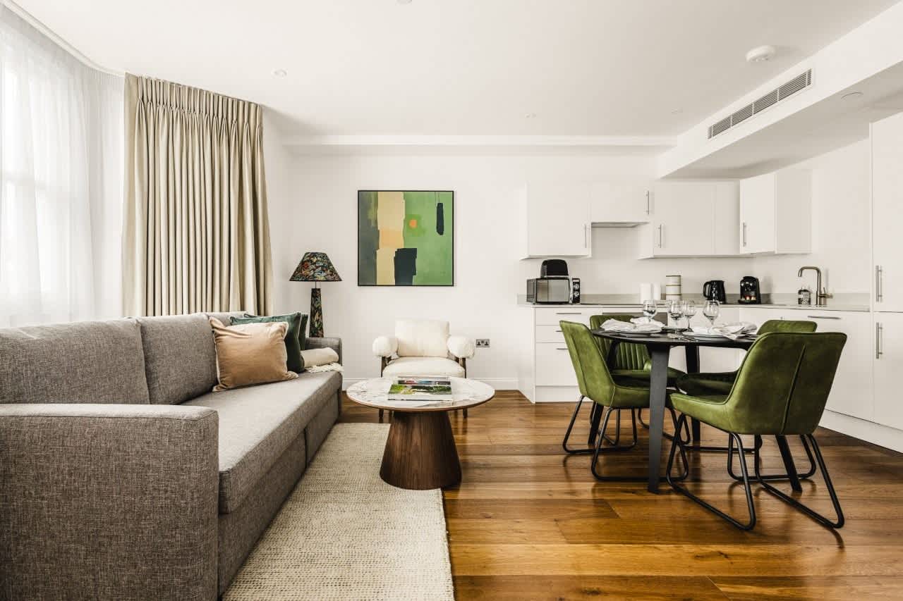 House Helm Rowland Kensington: Luxury 1-Bedroom Apartment with Air Conditioning and Family-Friendly Comfort, Kensington London