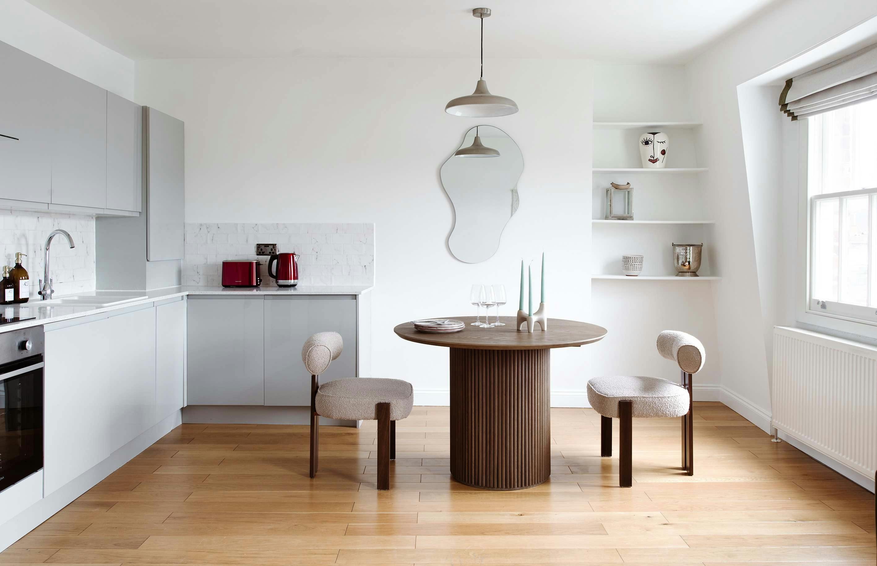 House Helm Safran Carlyle Chelsea: Luxury 1-Bedroom Townhouse with Spa Sauna and Private Outdoor Space, Chelsea London