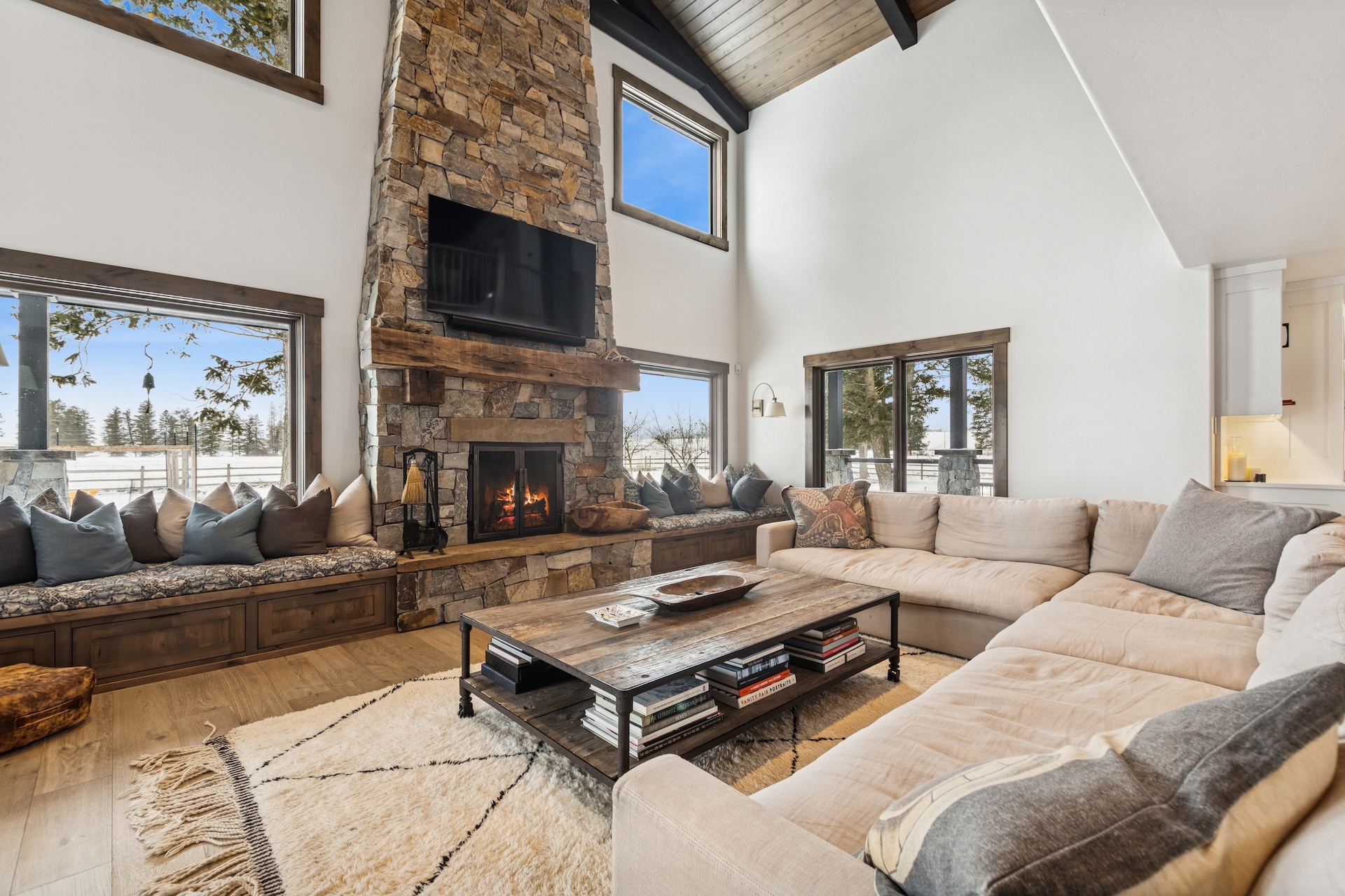 House Prasinos Bad Rock Whitefish: Luxury 4-Bedroom House with Fireplace and Sauna, Flathead County