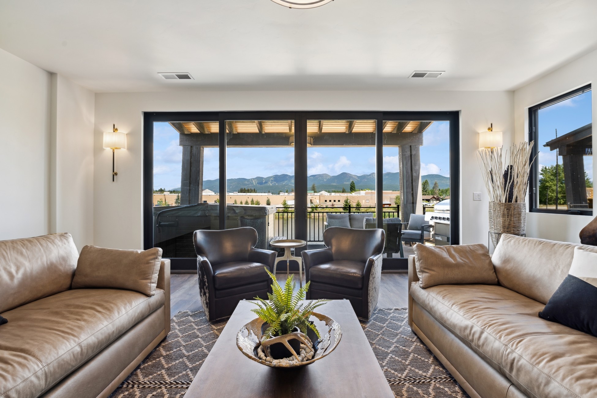 House Prasinos Bigfork Flathead: Ski Chalet Rental with Hot Tub and Fireplace, 4 Bedrooms, Flathead County Montana