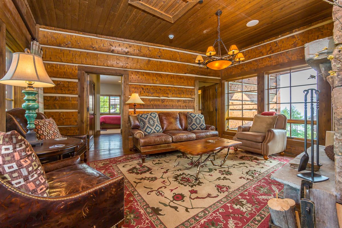 House Safran Baldy Big Sky: Luxury 5-Bedroom House with Hot Tub and Ski Access, Gallatin County Montana
