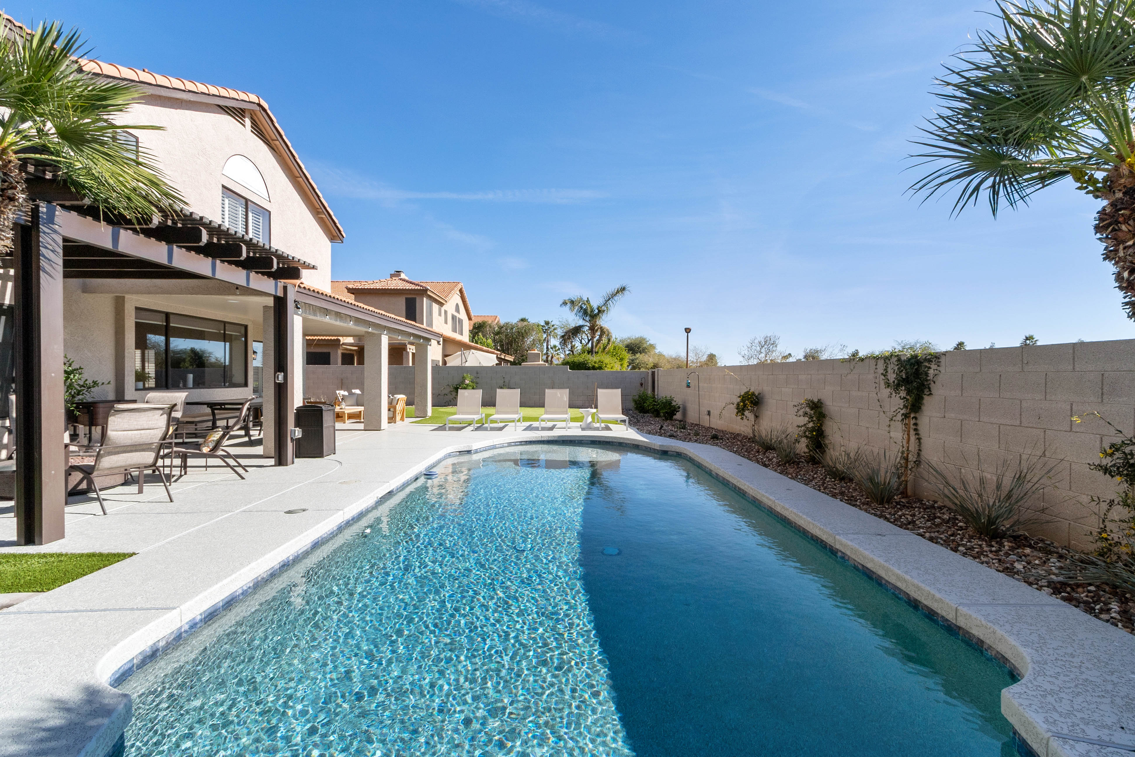 House Safran Camelback Phoenix: Luxury 5-Bedroom House with Heated Pool and Spa in Paradise Valley