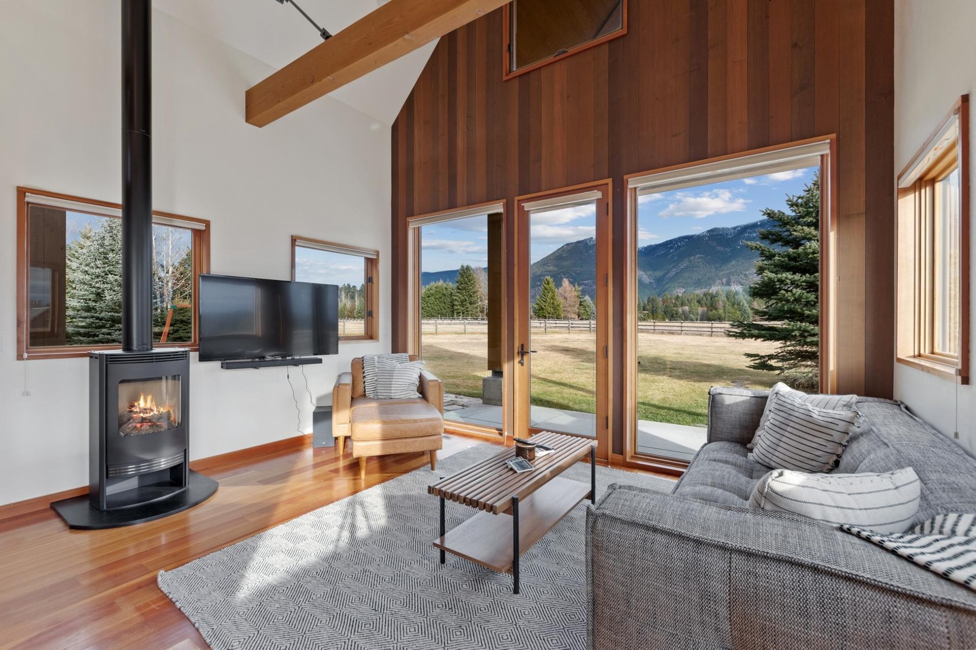House Safran Eagle Creek Columbia Falls: Luxury 3-Bedroom House with Hot Tub and Fireplace, Flathead County