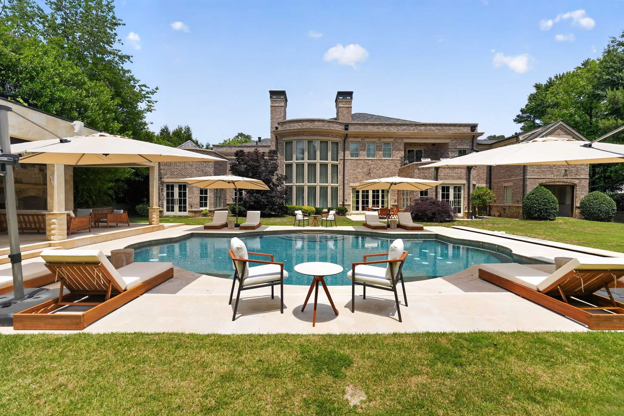 House Safran Eastcobb Atlanta: Luxury 6-Bedroom House with Private Pool and Spa, Atlanta