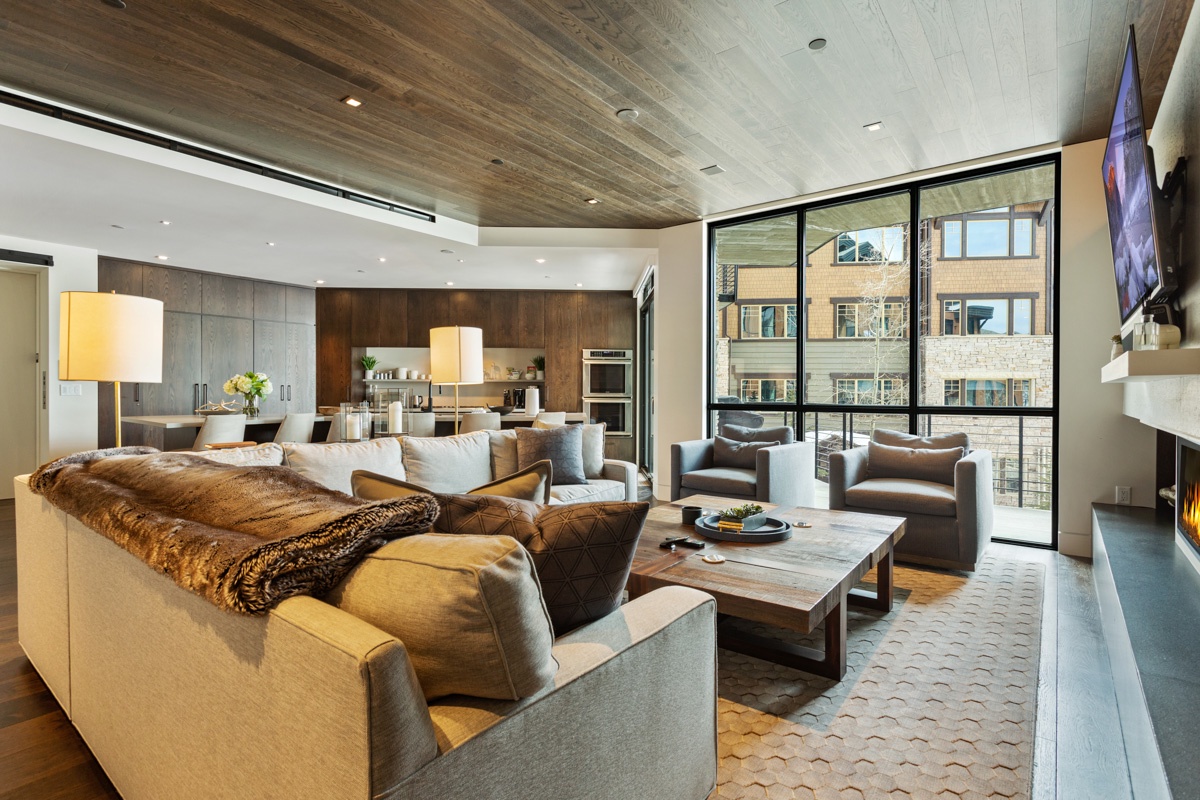 House Safran Empire Park City: Luxury 4-Bedroom House with Hot Tub and Fireplace, Park City