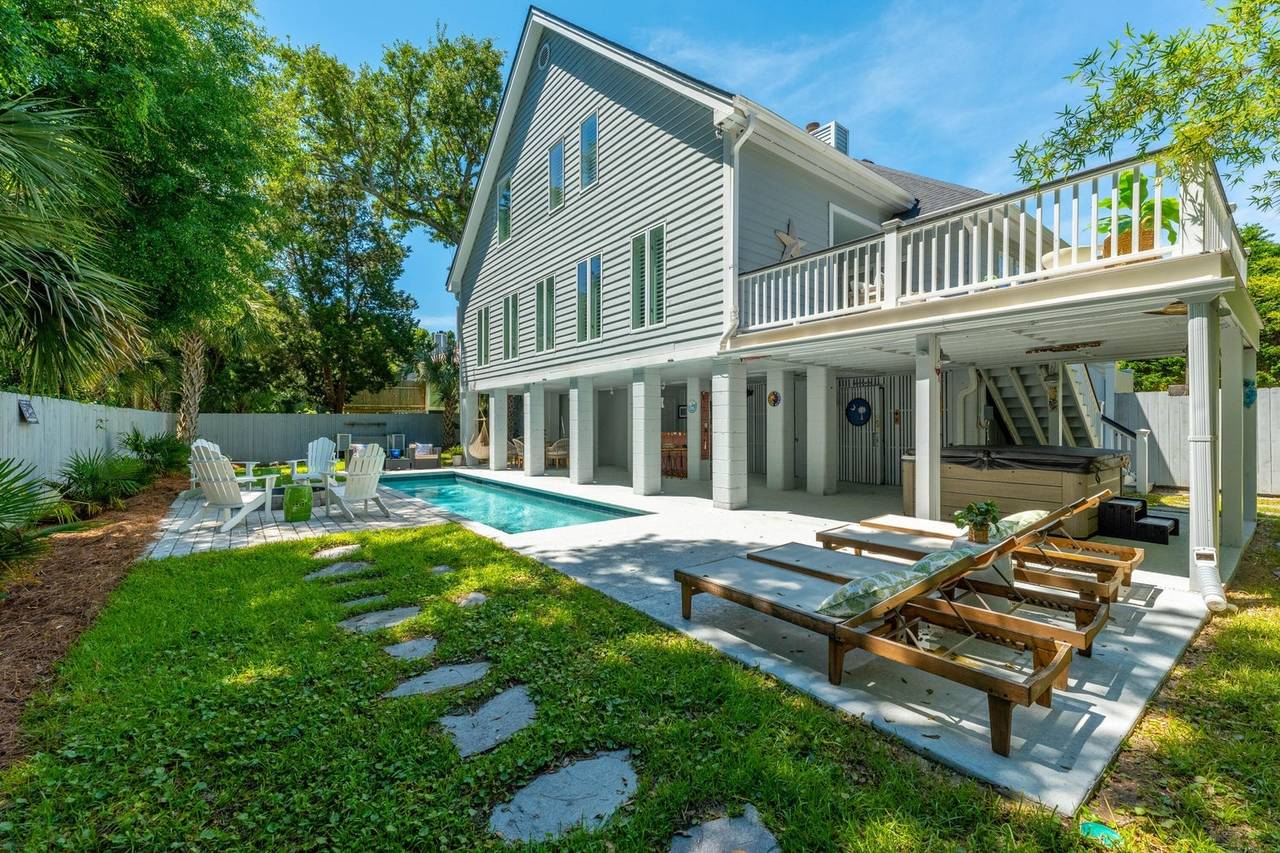 House Safran Folly James: Luxury 5-Bedroom Villa with Hot Tub and Seaview, Charleston