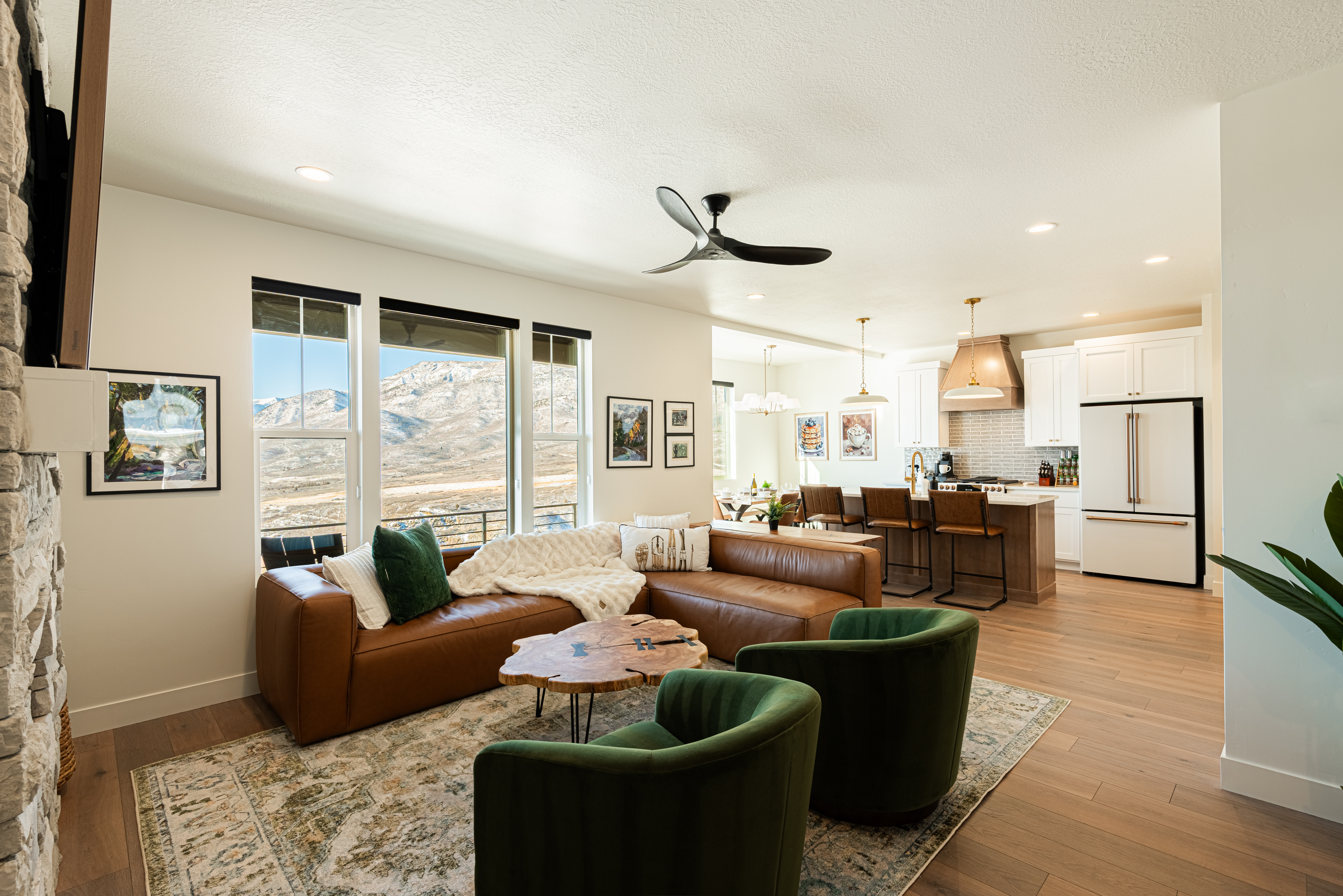 House Safran Jordanelle Park City: Luxury 4-Bedroom House with Hot Tub and Gym in Park City