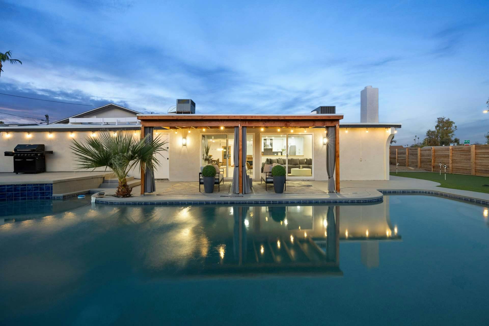 House Safran McCormick Scottsdale: Luxury 5-Bedroom House with Private Pool and Hot Tub, Scottsdale