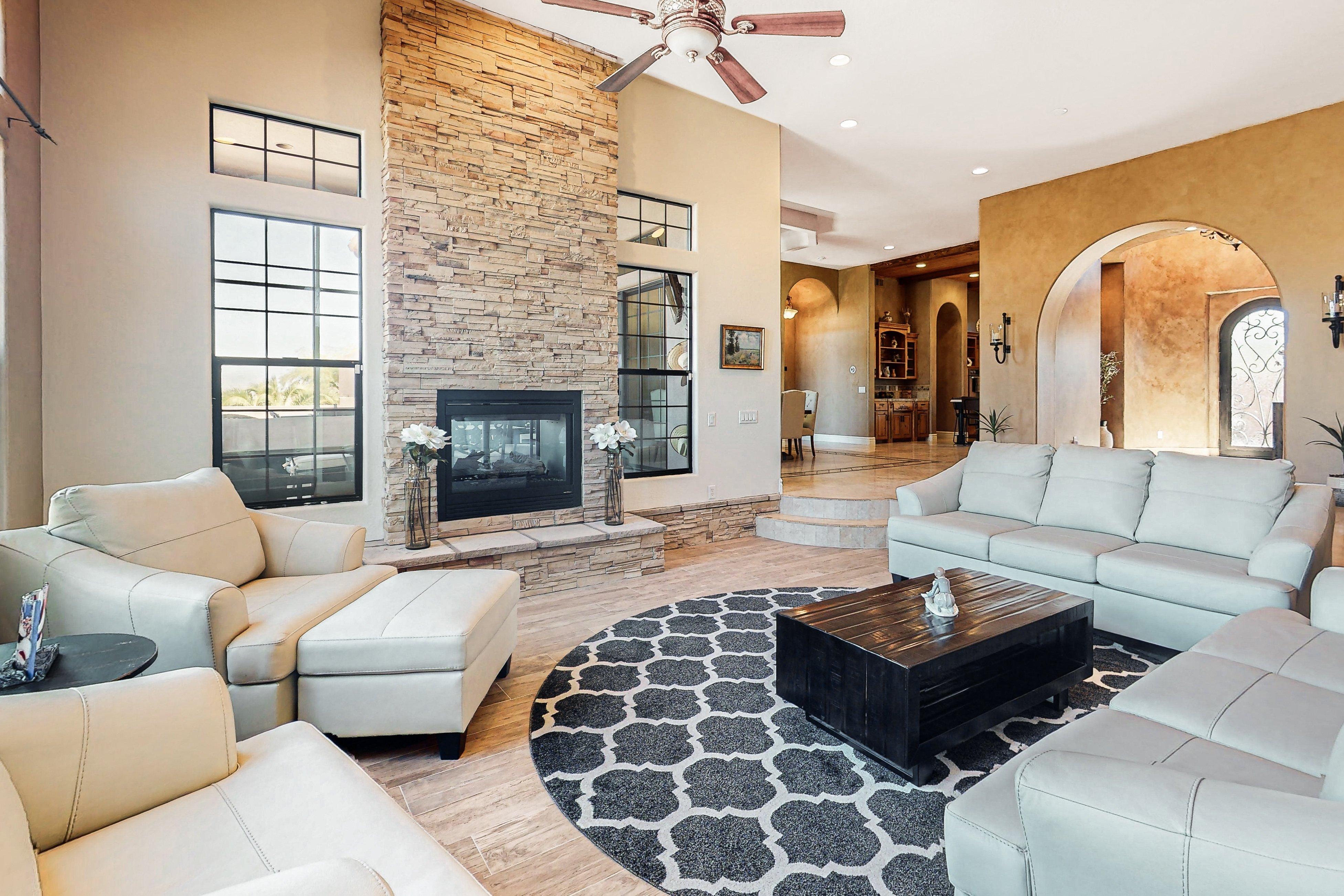 House Safran McDowell Phoenix: Luxury 4-Bedroom Villa with Private Pool and Hot Tub, Phoenix